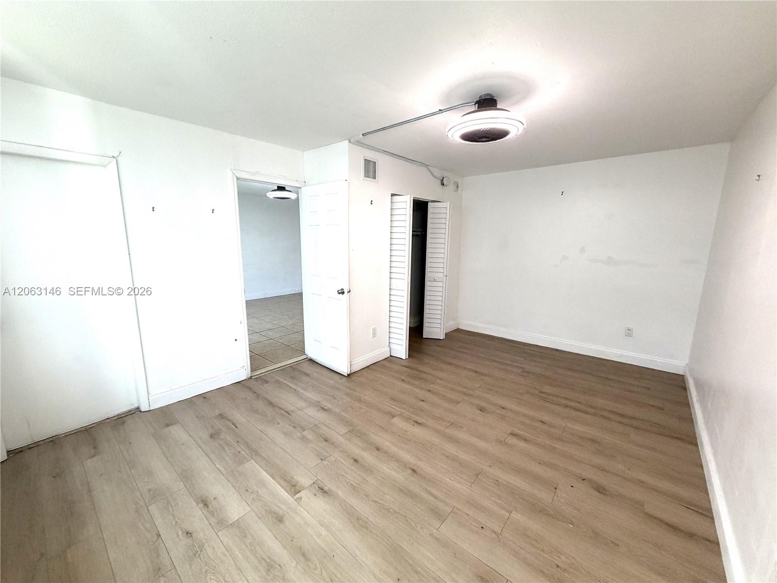 See details 204-1 1 / 2 1036 sq. ft. $ 2026-07-31 0 Photo