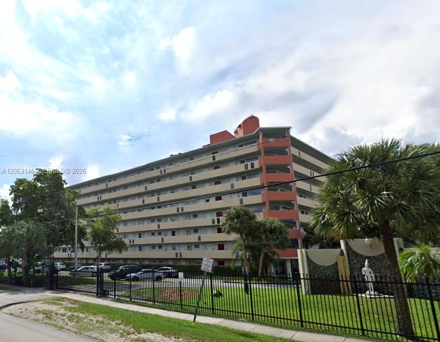 See details 204-1 1 / 2 1036 sq. ft. $ 2026-07-31 0 Photo