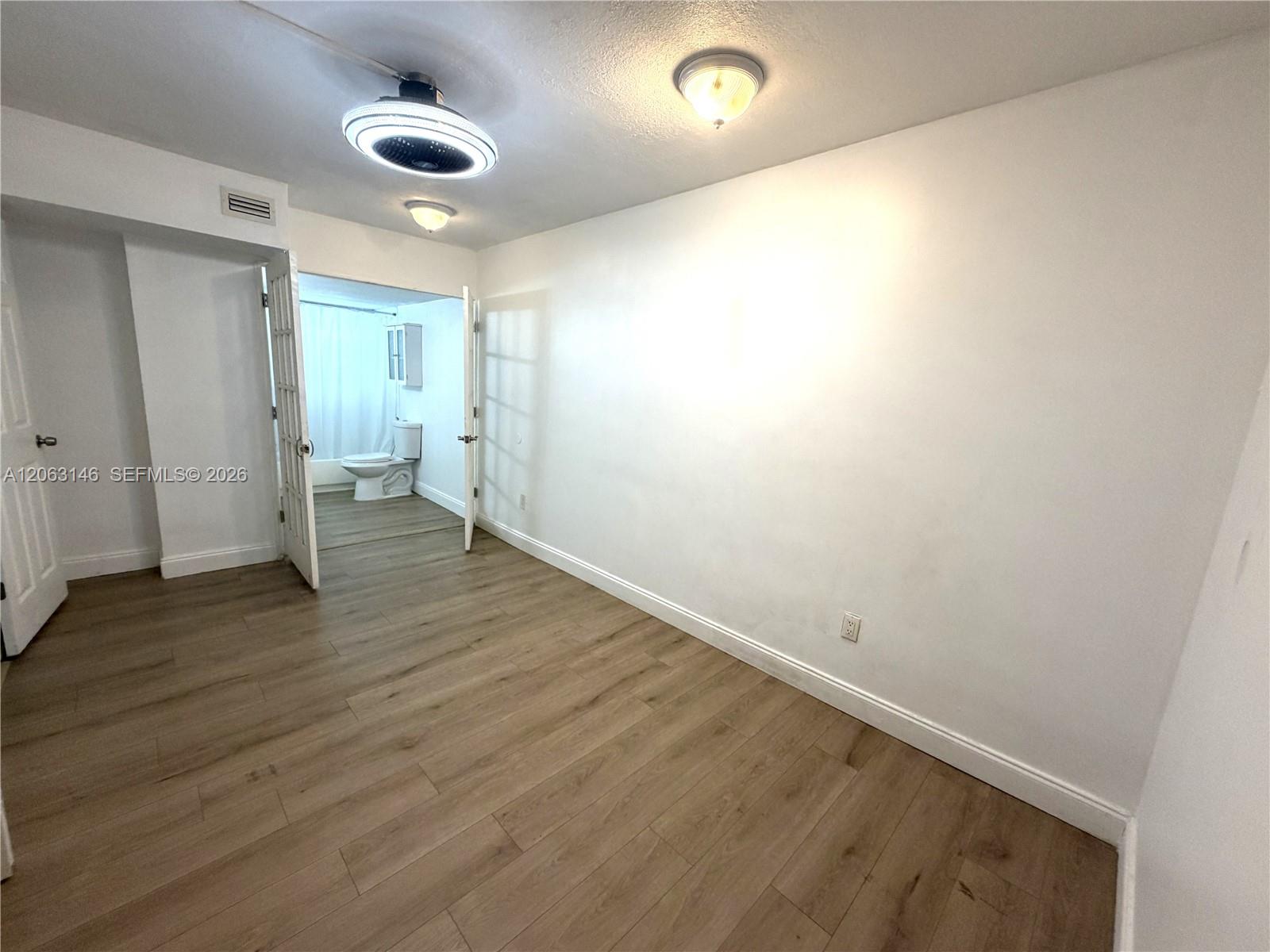 See details 204-1 1 / 2 1036 sq. ft. $ 2026-07-31 0 Photo