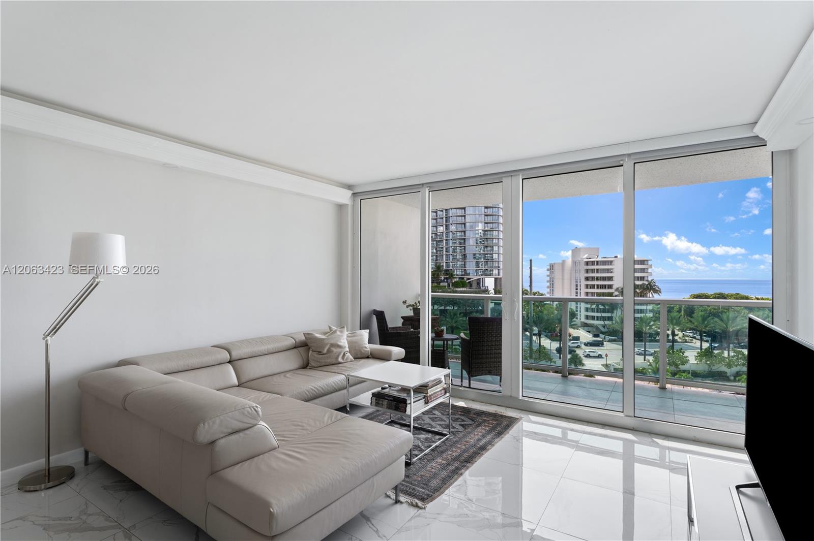 709 1 / 2 991 sq. ft. $ 2026-07-31 0 foto