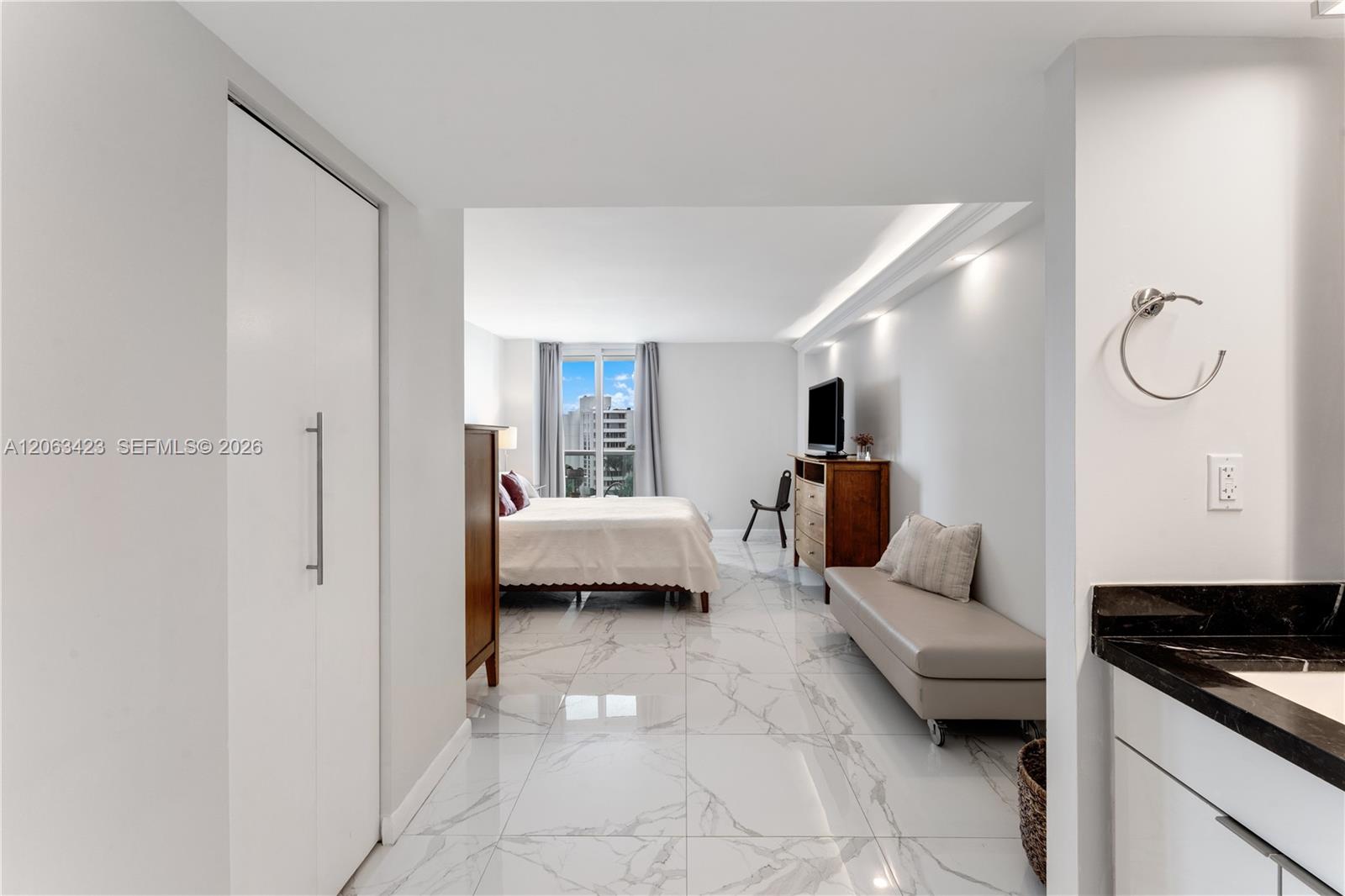 709 1 / 2 991 sq. ft. $ 2026-07-31 0 foto