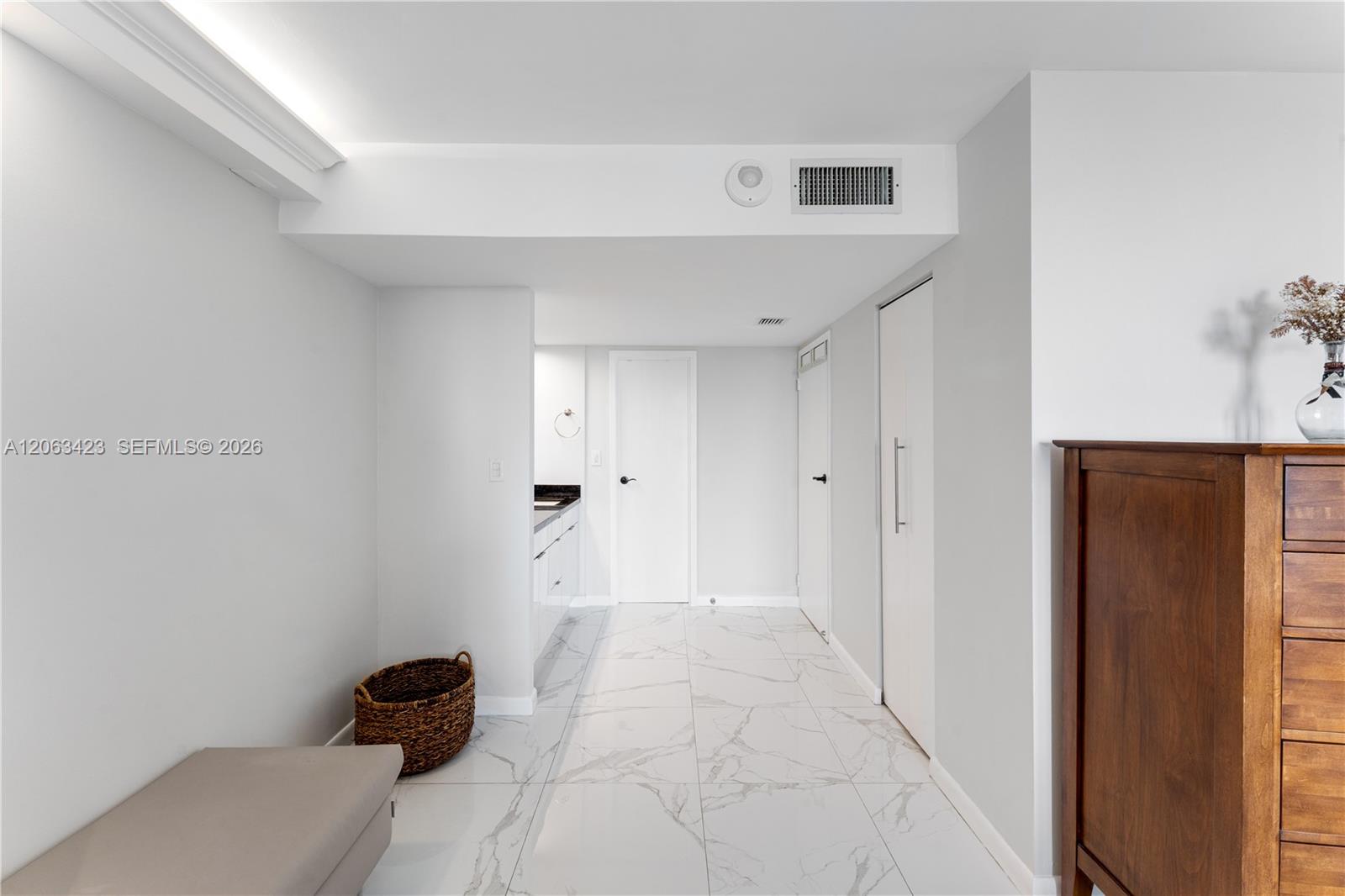 709 1 / 2 991 sq. ft. $ 2026-07-31 0 foto
