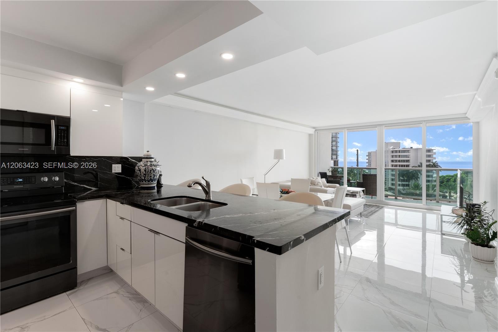 709 1 / 2 991 sq. ft. $ 2026-07-31 0 foto