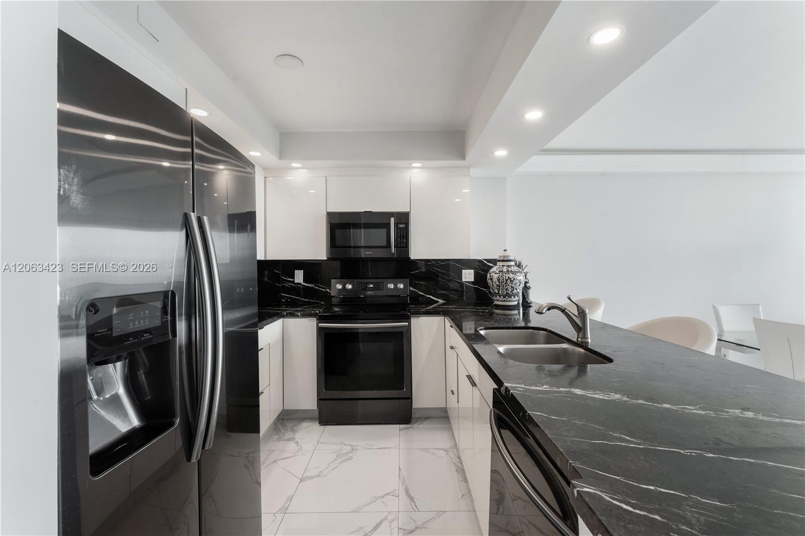709 1 / 2 991 sq. ft. $ 2026-07-31 0 foto