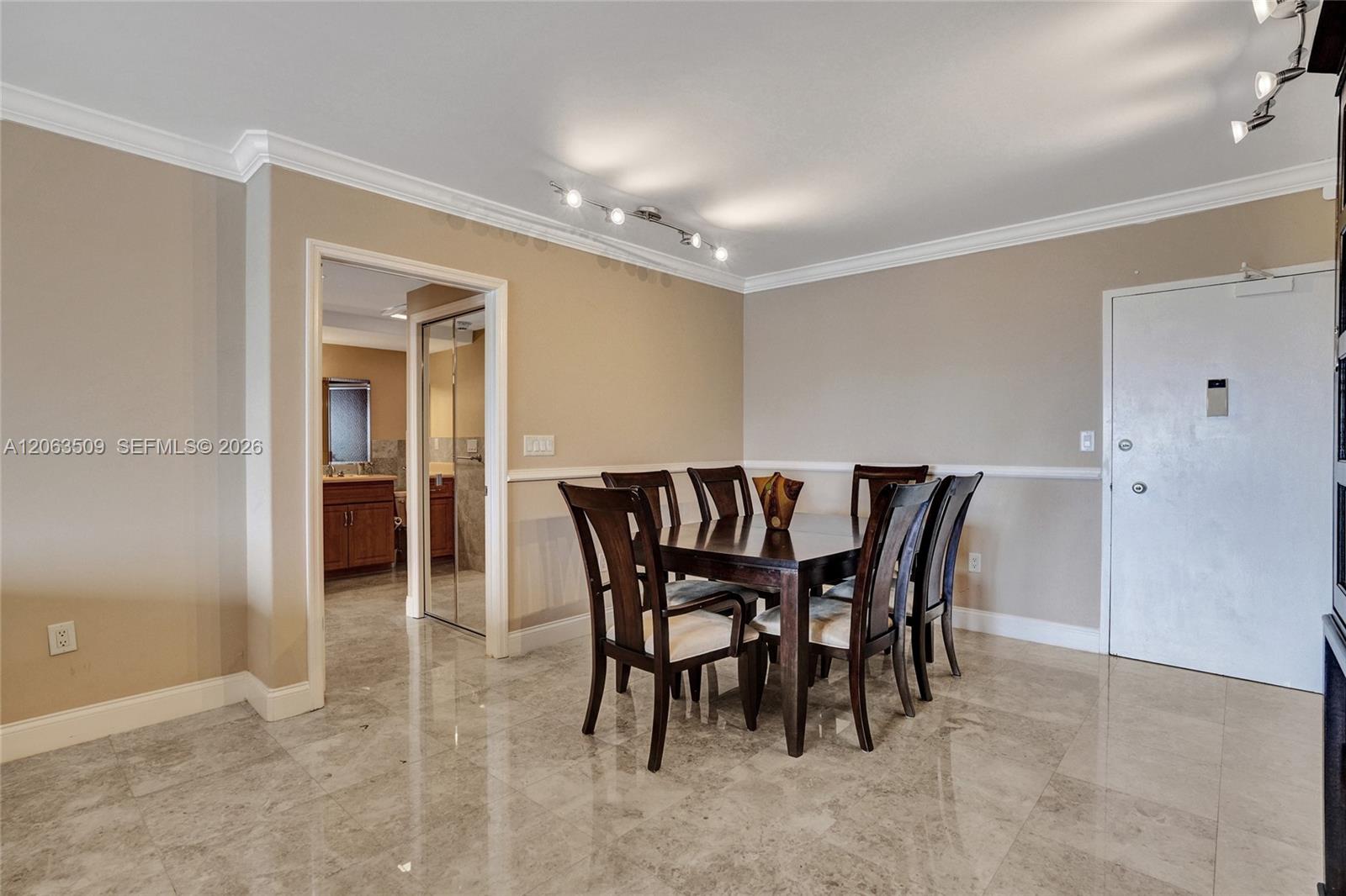 PH20 2 / 2 1120 sq. ft. $ 2026-07-31 0 foto