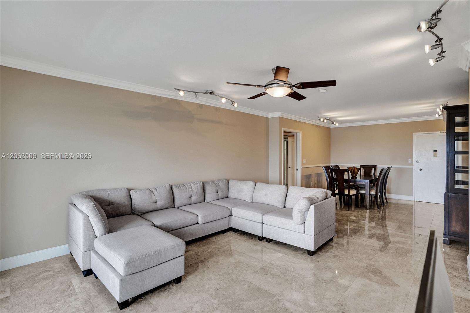 PH20 2 / 2 1120 sq. ft. $ 2026-07-31 0 foto