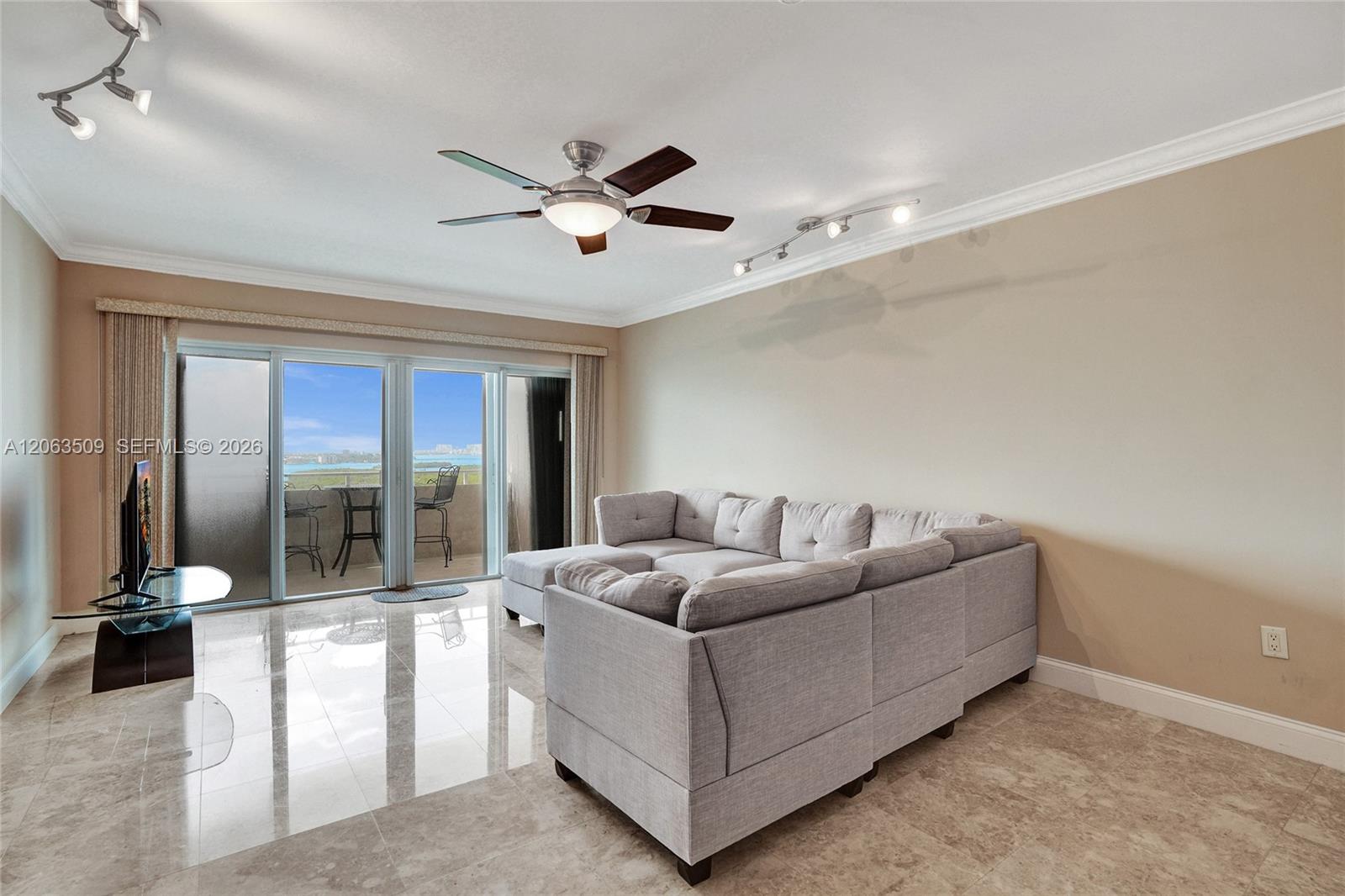 PH20 2 / 2 1120 sq. ft. $ 2026-07-31 0 foto