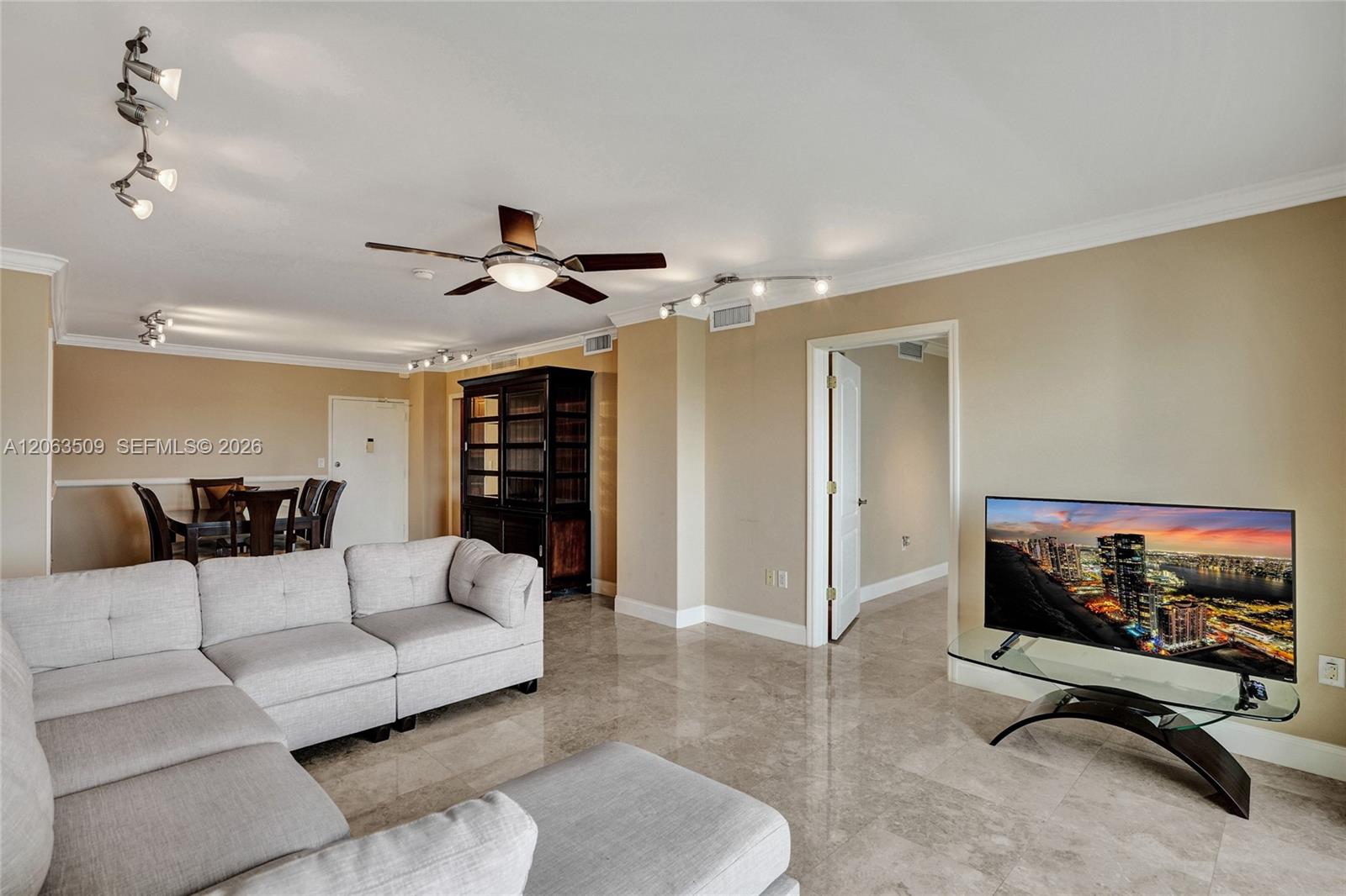 PH20 2 / 2 1120 sq. ft. $ 2026-07-31 0 foto