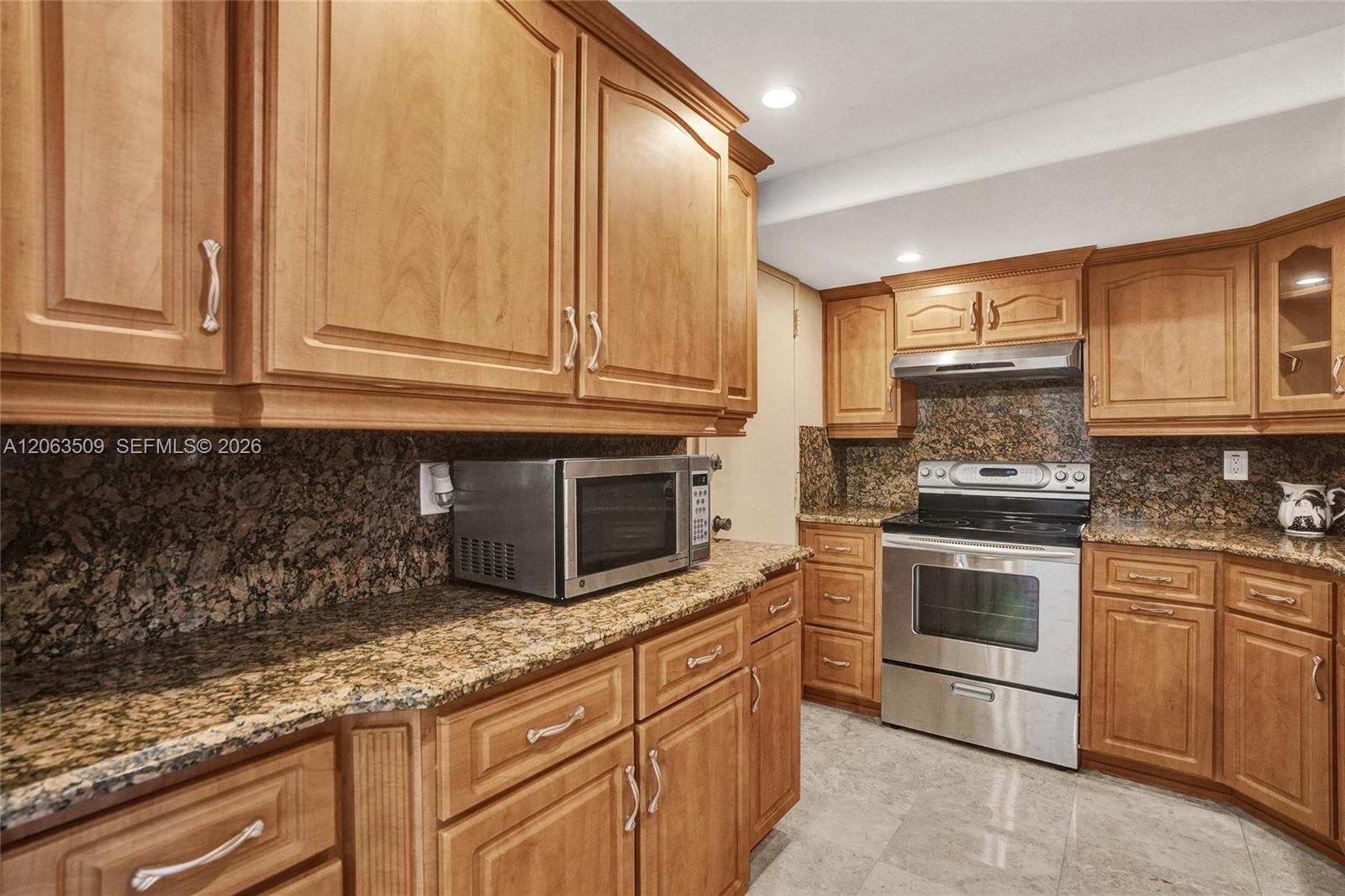 PH20 2 / 2 1120 sq. ft. $ 2026-07-31 0 foto