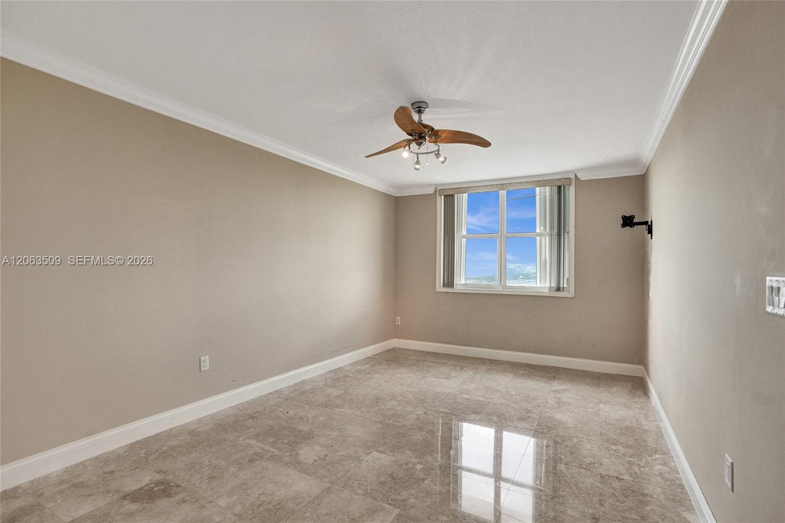 PH20 2 / 2 1120 sq. ft. $ 2026-07-31 0 foto