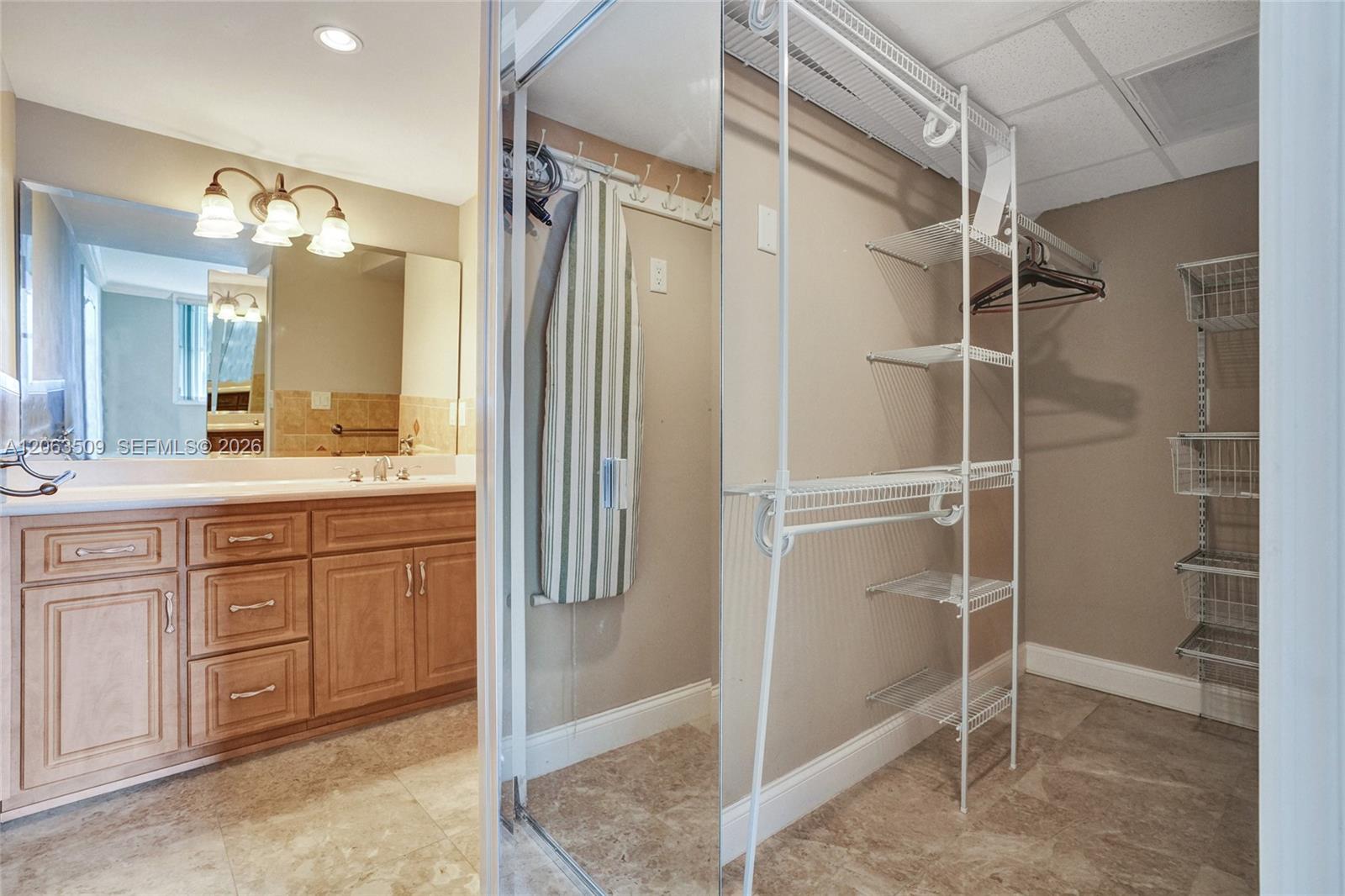 PH20 2 / 2 1120 sq. ft. $ 2026-07-31 0 foto