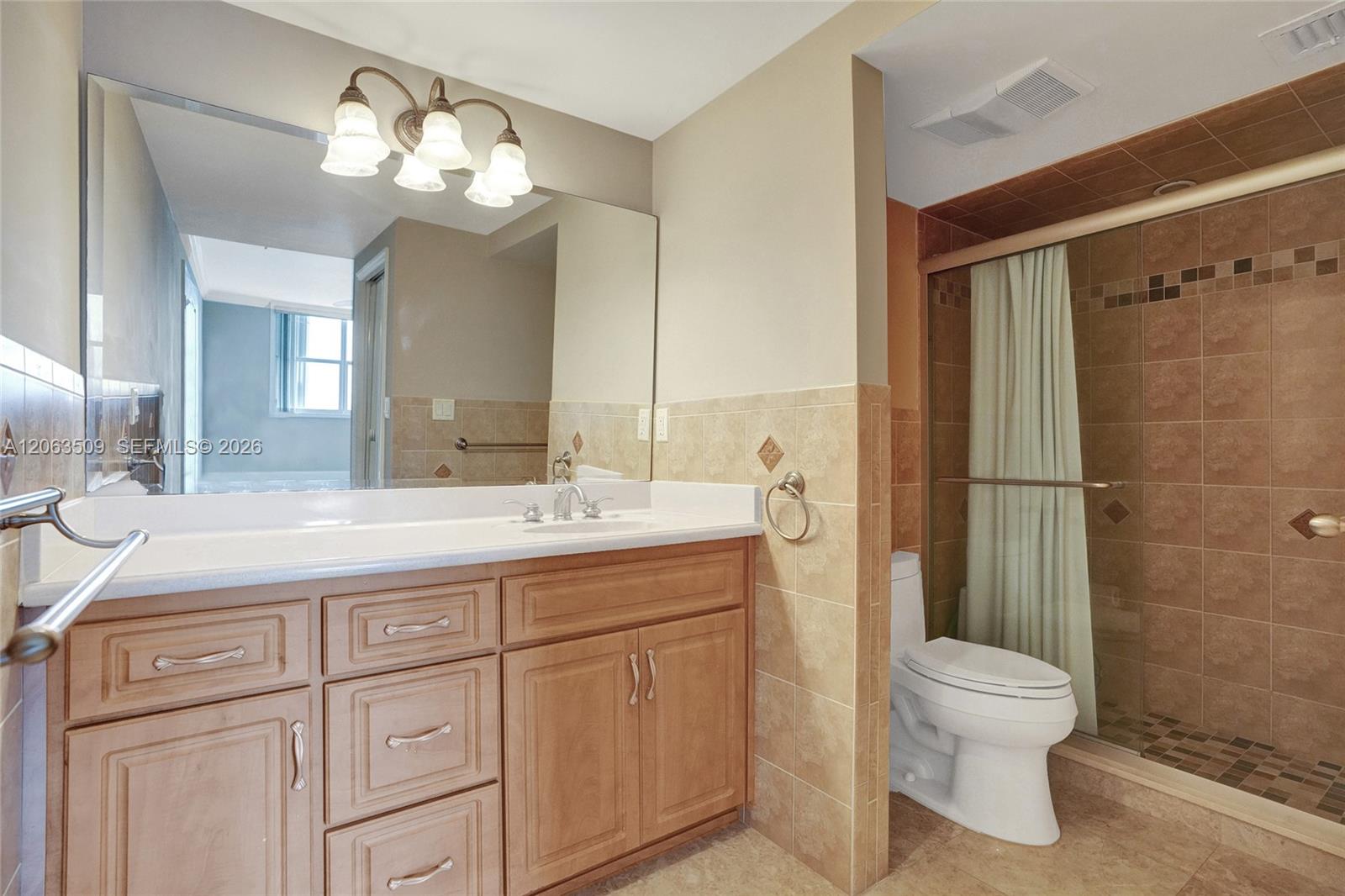 PH20 2 / 2 1120 sq. ft. $ 2026-07-31 0 foto