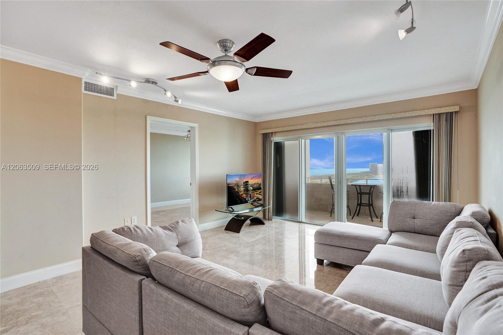 PH20 2 / 2 1120 sq. ft. $ 2026-07-31 0 foto