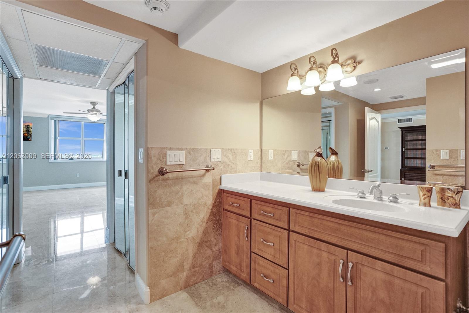 PH20 2 / 2 1120 sq. ft. $ 2026-07-31 0 foto
