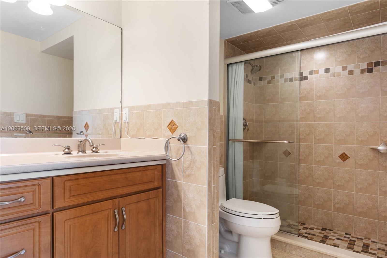 Ver detalles PH20 2 / 2 1120 sq. ft. $ 2026-10-15 0 foto