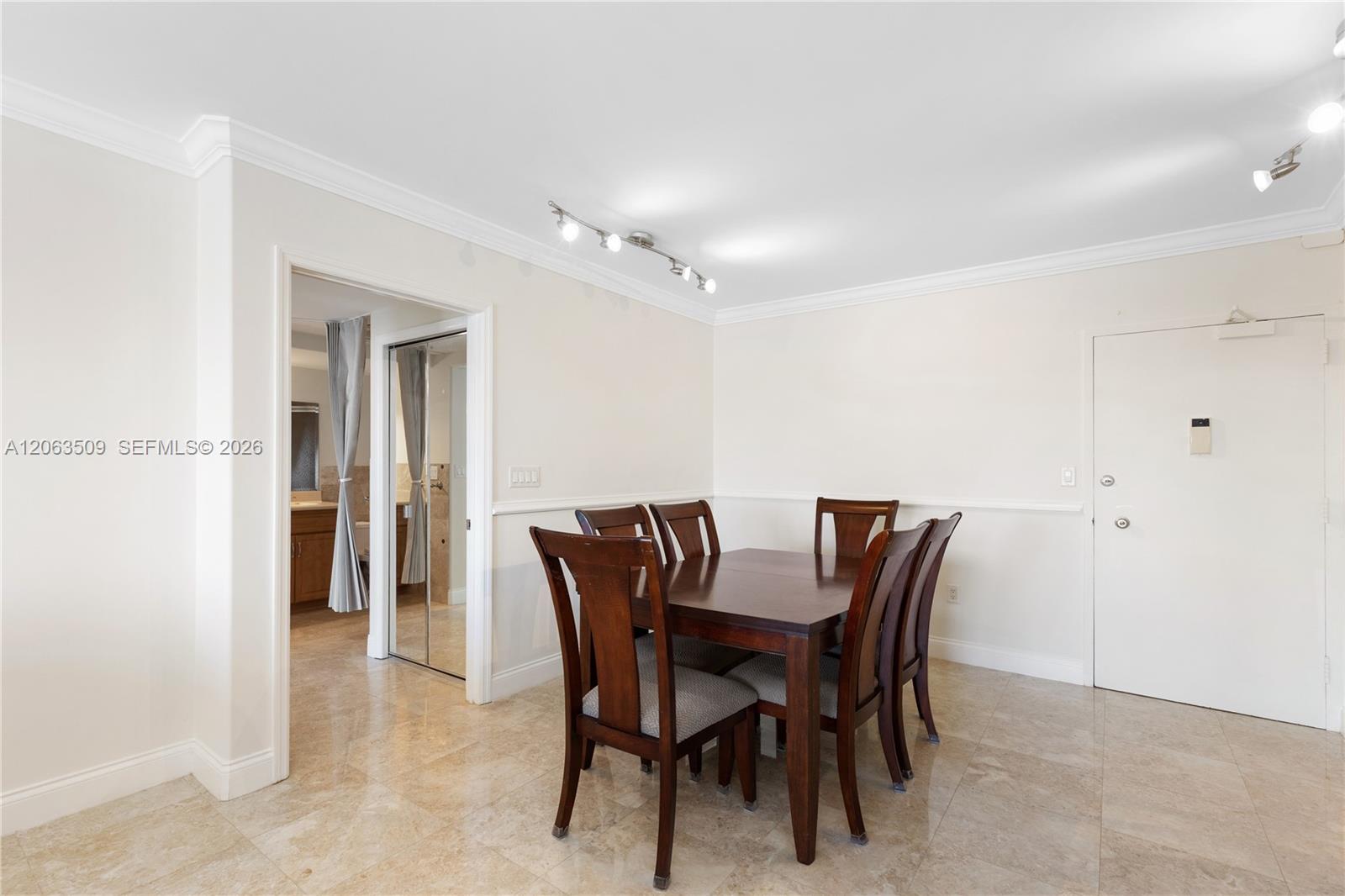 Ver detalles PH20 2 / 2 1120 sq. ft. $ 2026-10-15 0 foto