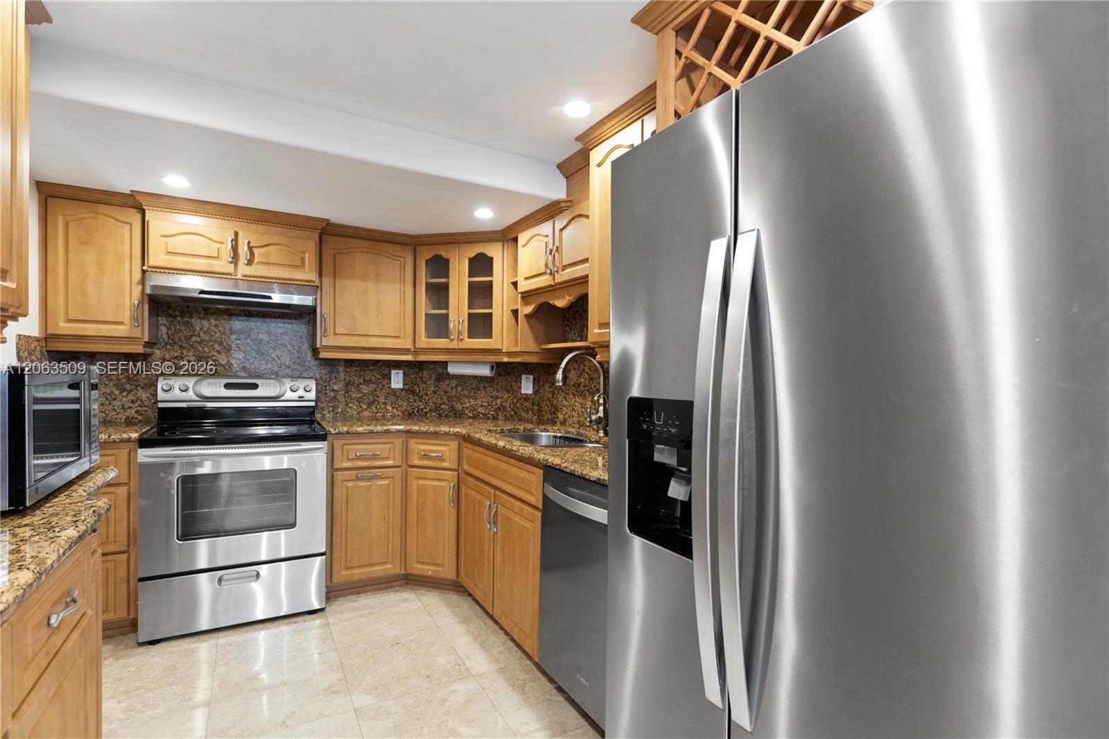 Ver detalles PH20 2 / 2 1120 sq. ft. $ 2026-10-15 0 foto