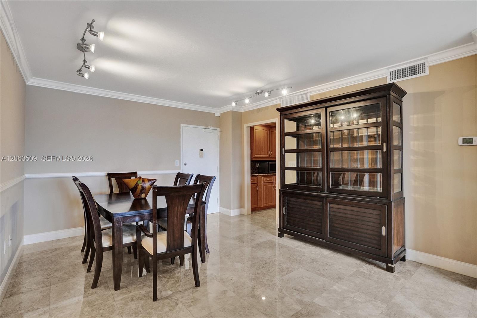 PH20 2 / 2 1120 sq. ft. $ 2026-07-31 0 foto