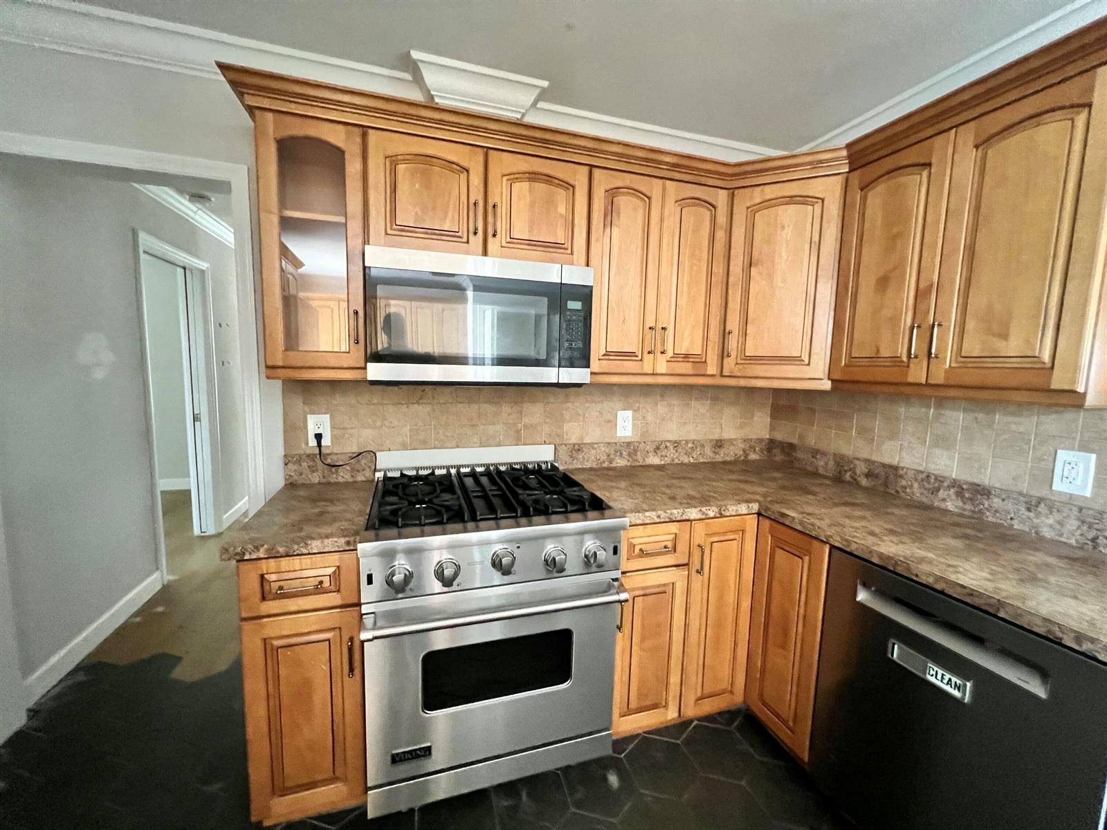 See details 1290 3 / 2165 sq. ft. $ 2026-08-02 0 Photo
