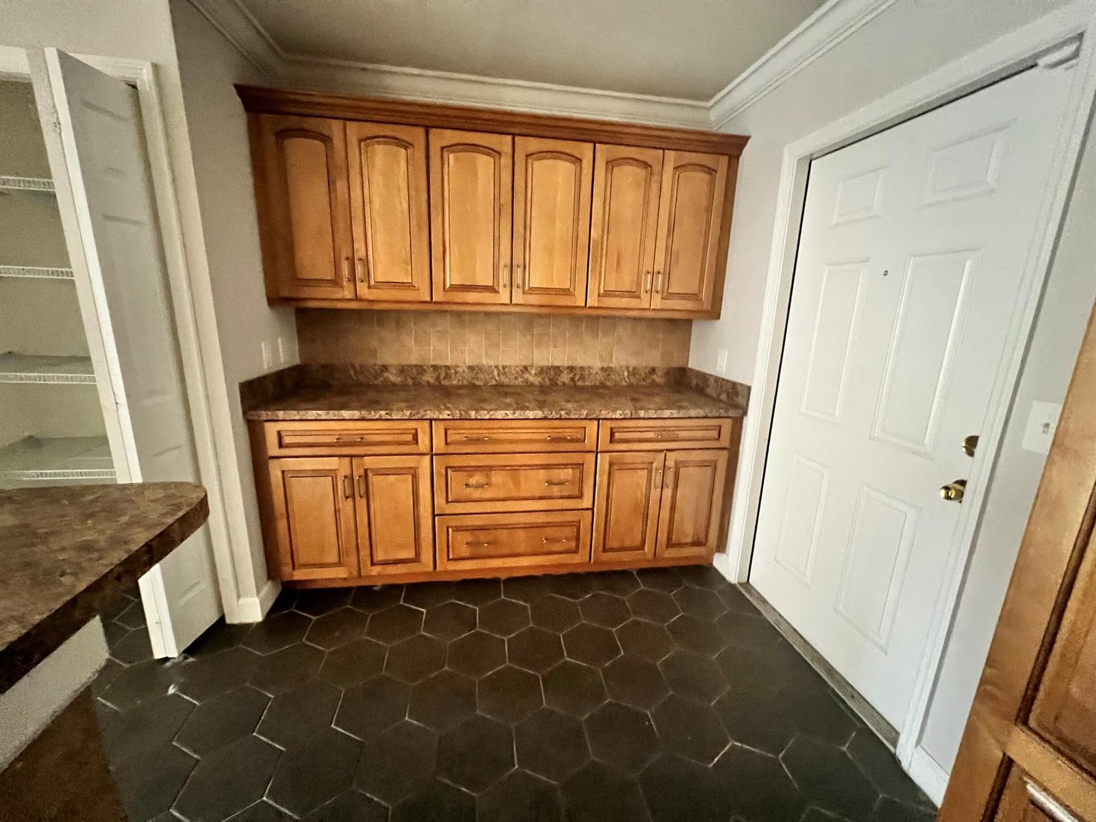See details 1290 3 / 2165 sq. ft. $ 2026-08-02 0 Photo