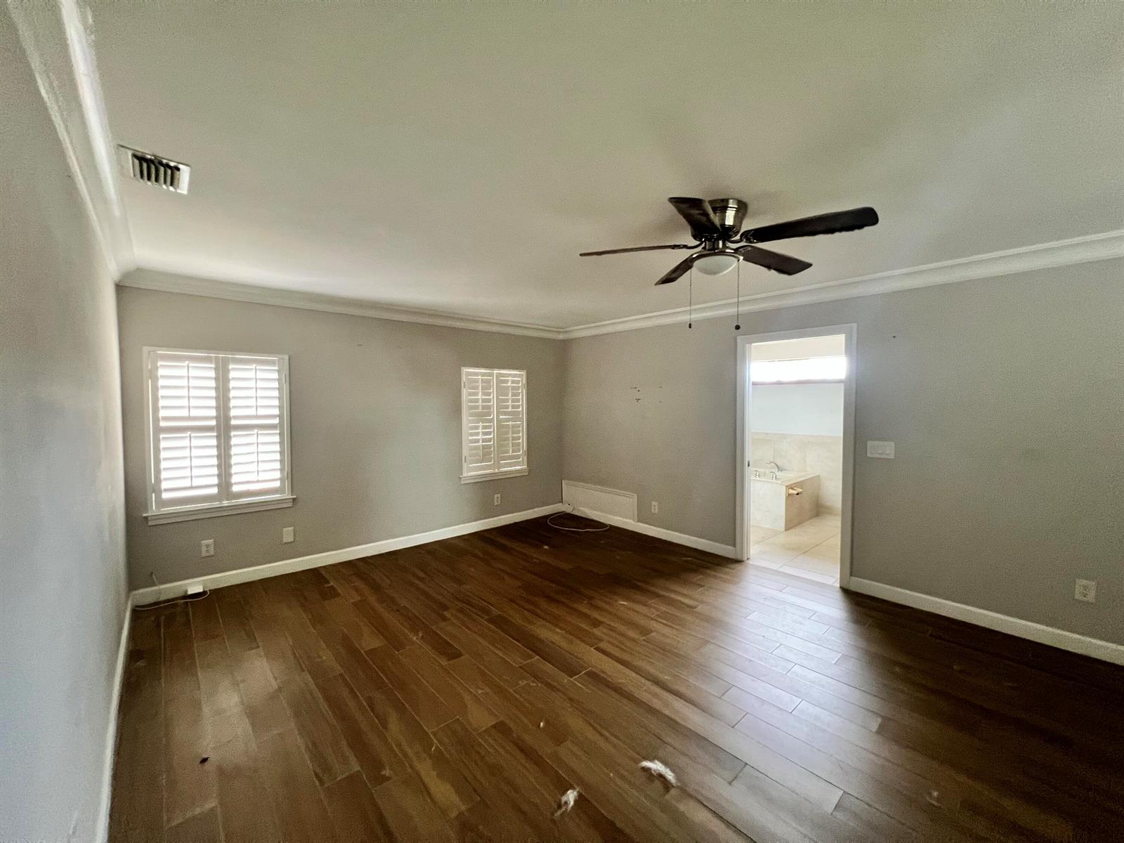 See details 1290 3 / 2165 sq. ft. $ 2026-08-02 0 Photo