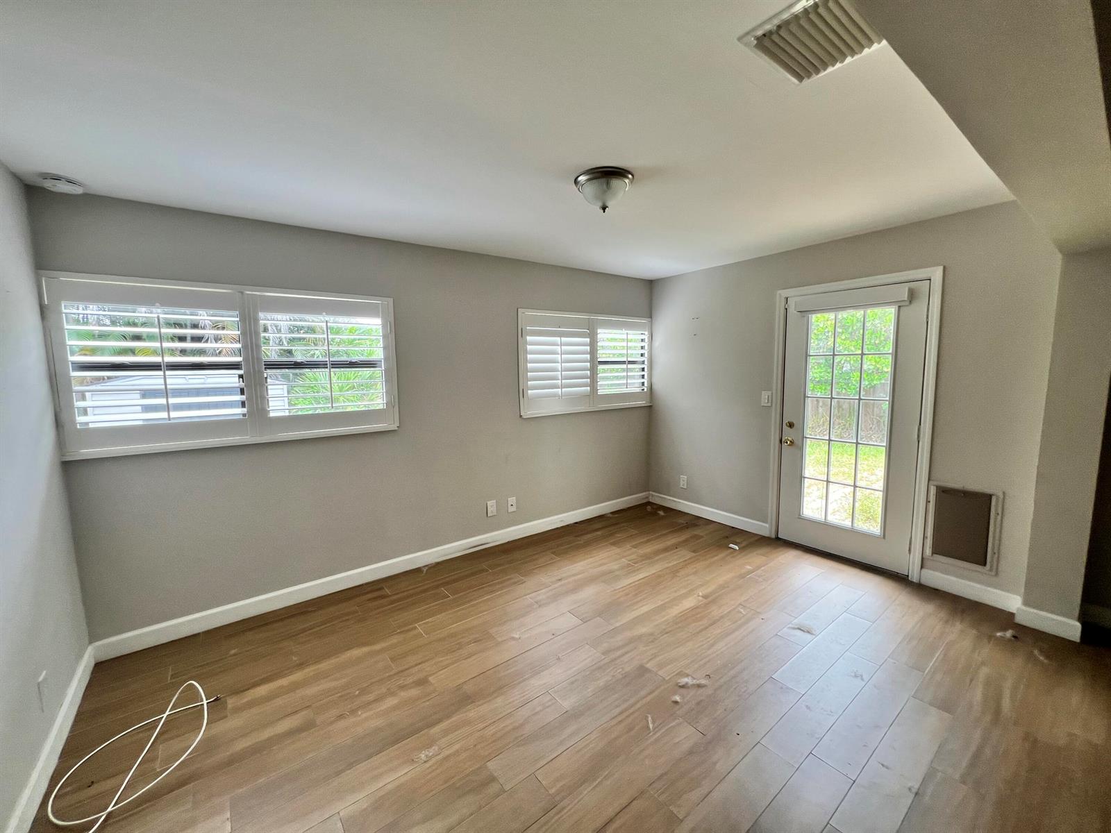 See details 1290 3 / 2165 sq. ft. $ 2026-08-02 0 Photo
