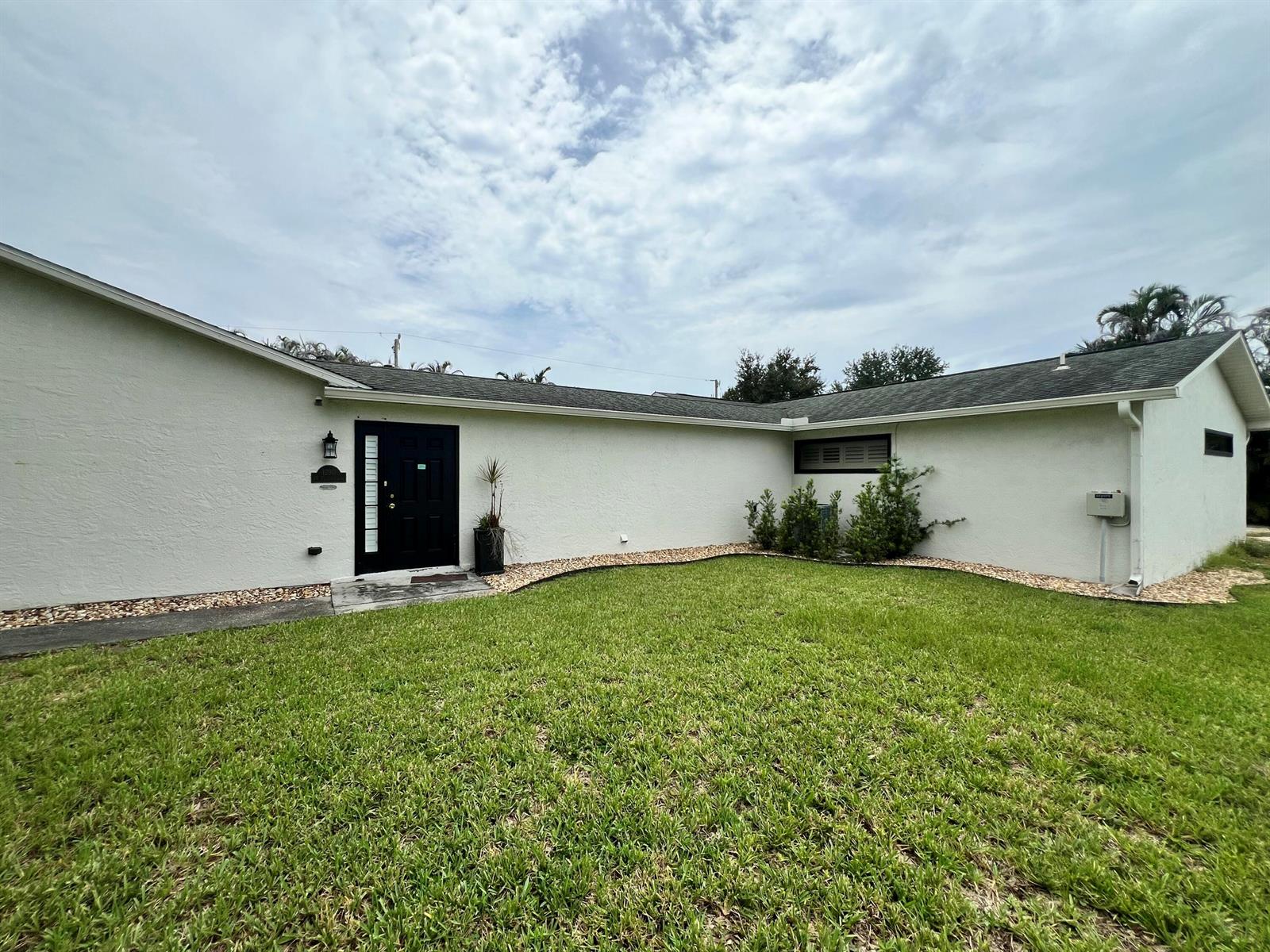 See details 1290 3 / 2165 sq. ft. $ 2026-08-02 0 Photo