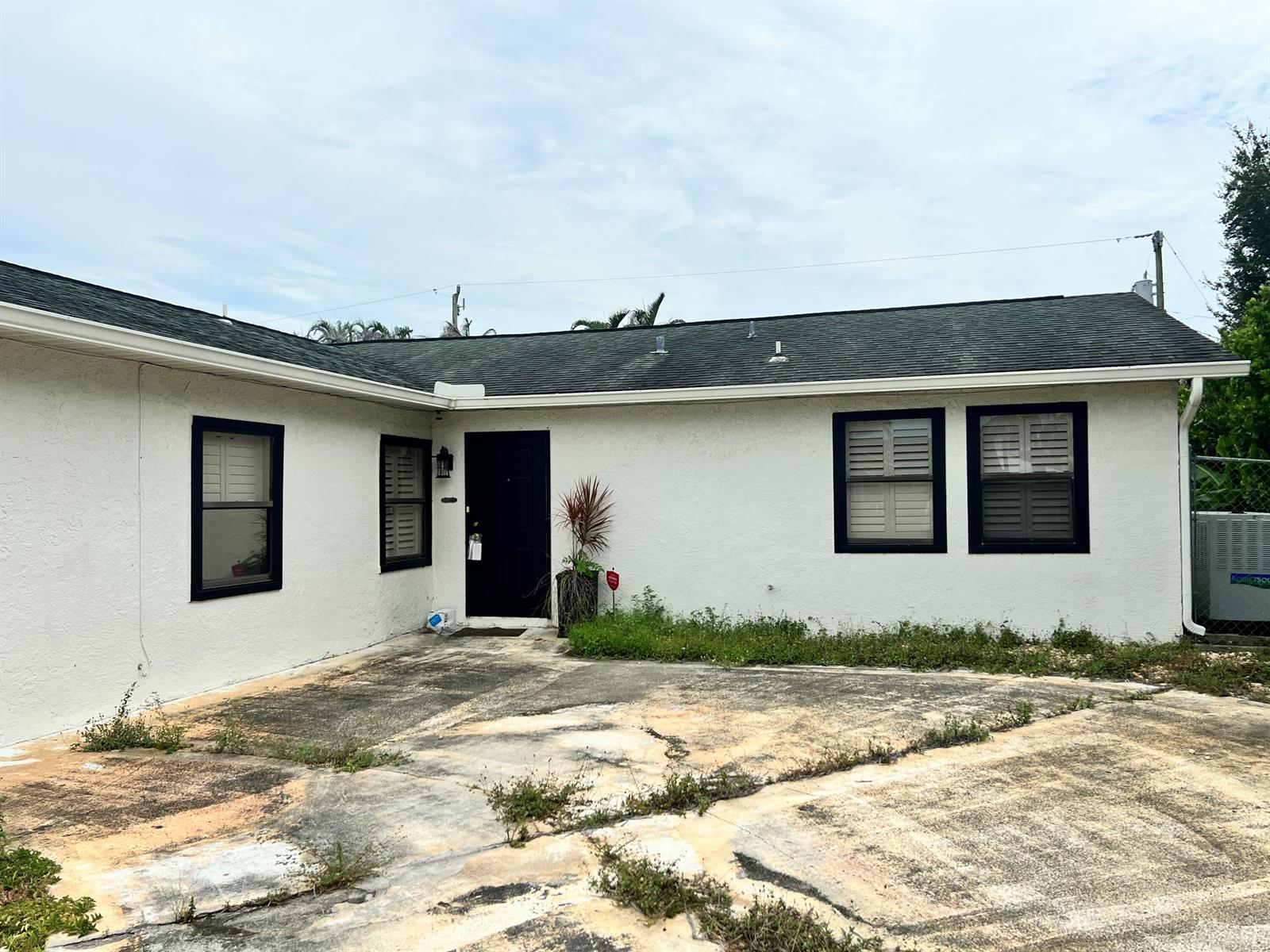See details 1290 3 / 2165 sq. ft. $ 2026-08-02 0 Photo
