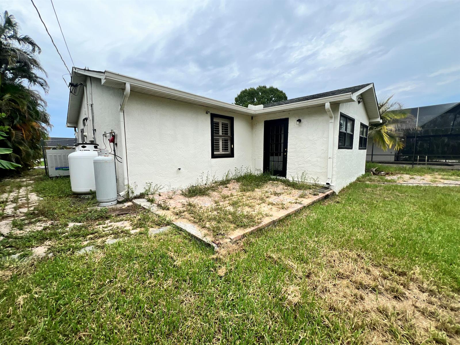 See details 1290 3 / 2165 sq. ft. $ 2026-08-02 0 Photo