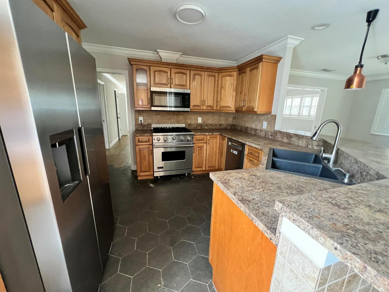 See details 1290 3 / 2165 sq. ft. $ 2026-08-02 0 Photo