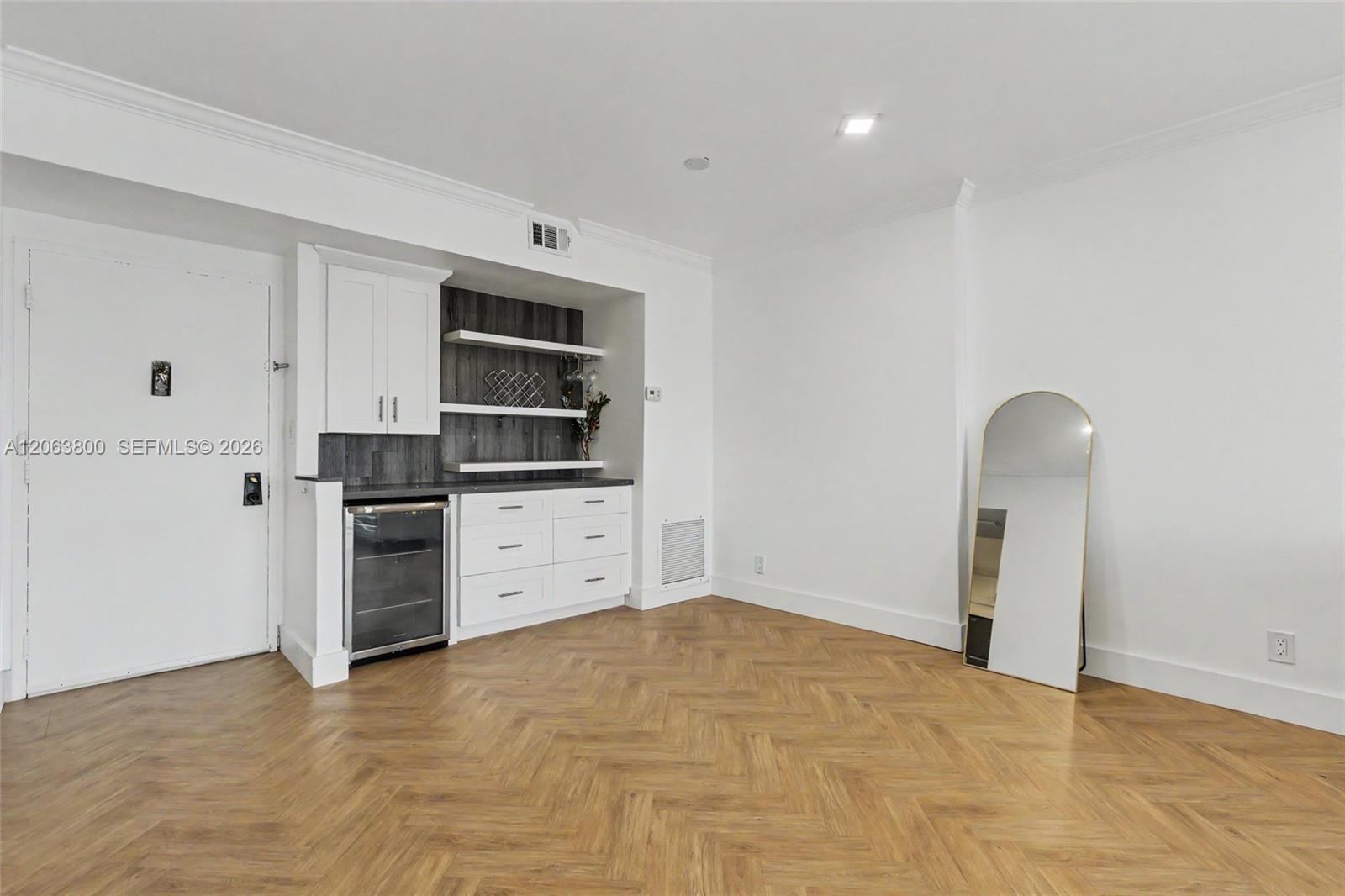 1005A 1 / 2 844 sq. ft. $ 2026-08-01 0 Photo