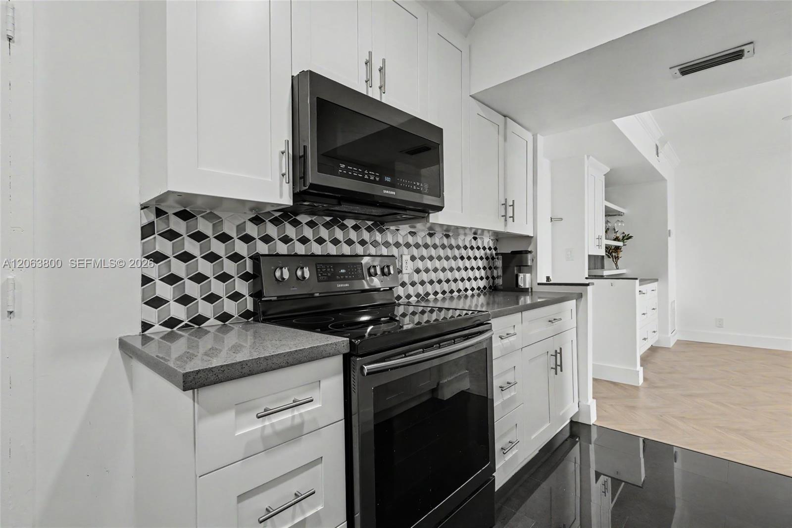 1005A 1 / 2 844 sq. ft. $ 2026-08-01 0 Photo