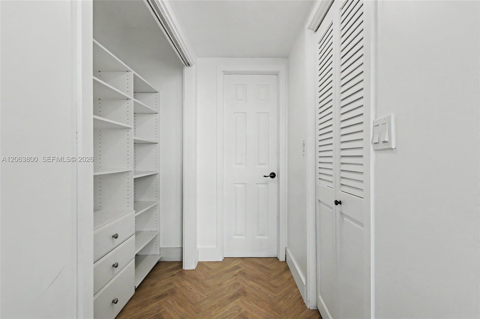 1005A 1 / 2 844 sq. ft. $ 2026-08-01 0 Photo
