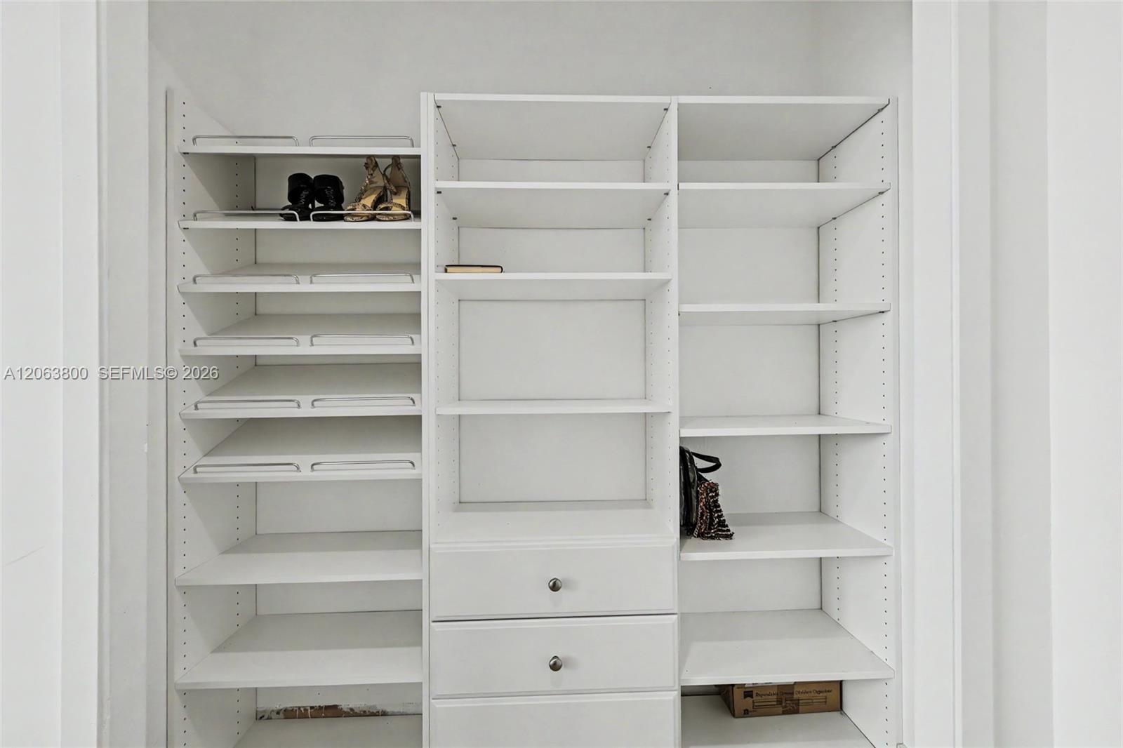 1005A 1 / 2 844 sq. ft. $ 2026-08-01 0 Photo