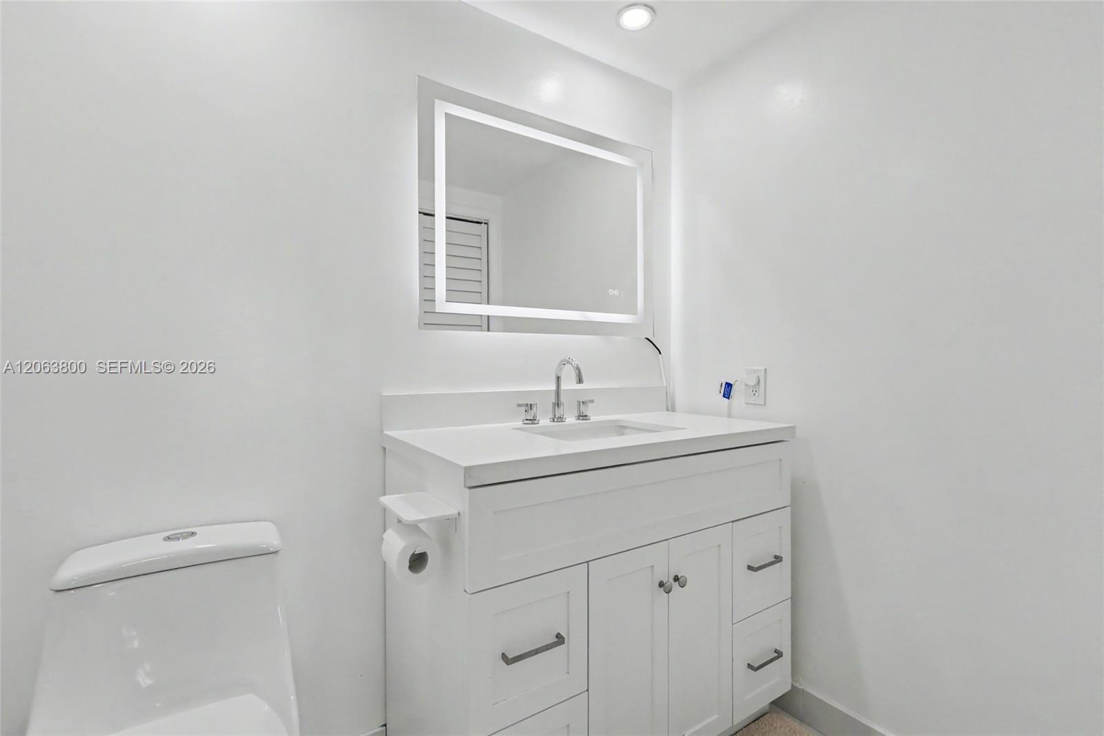 1005A 1 / 2 844 sq. ft. $ 2026-08-01 0 Photo
