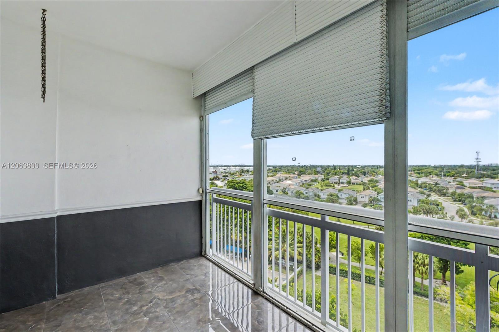 1005A 1 / 2 844 sq. ft. $ 2026-08-01 0 Photo