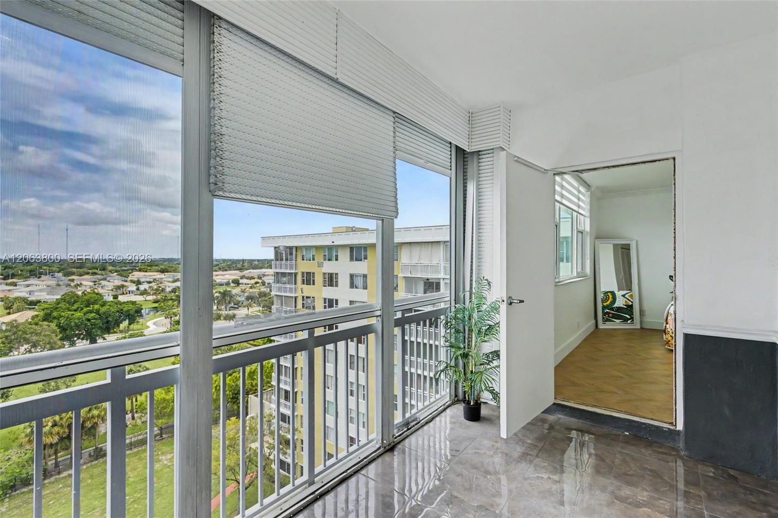 1005A 1 / 2 844 sq. ft. $ 2026-08-01 0 Photo