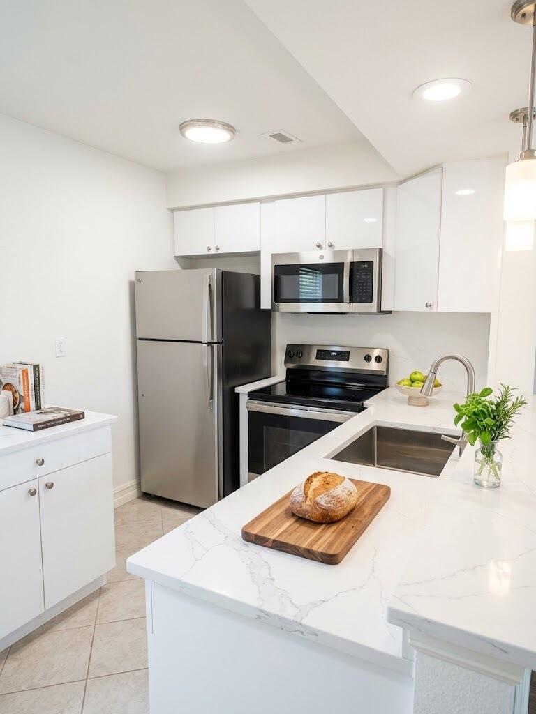   / 0  sq. ft. $ 2026-10-21 0 Photo