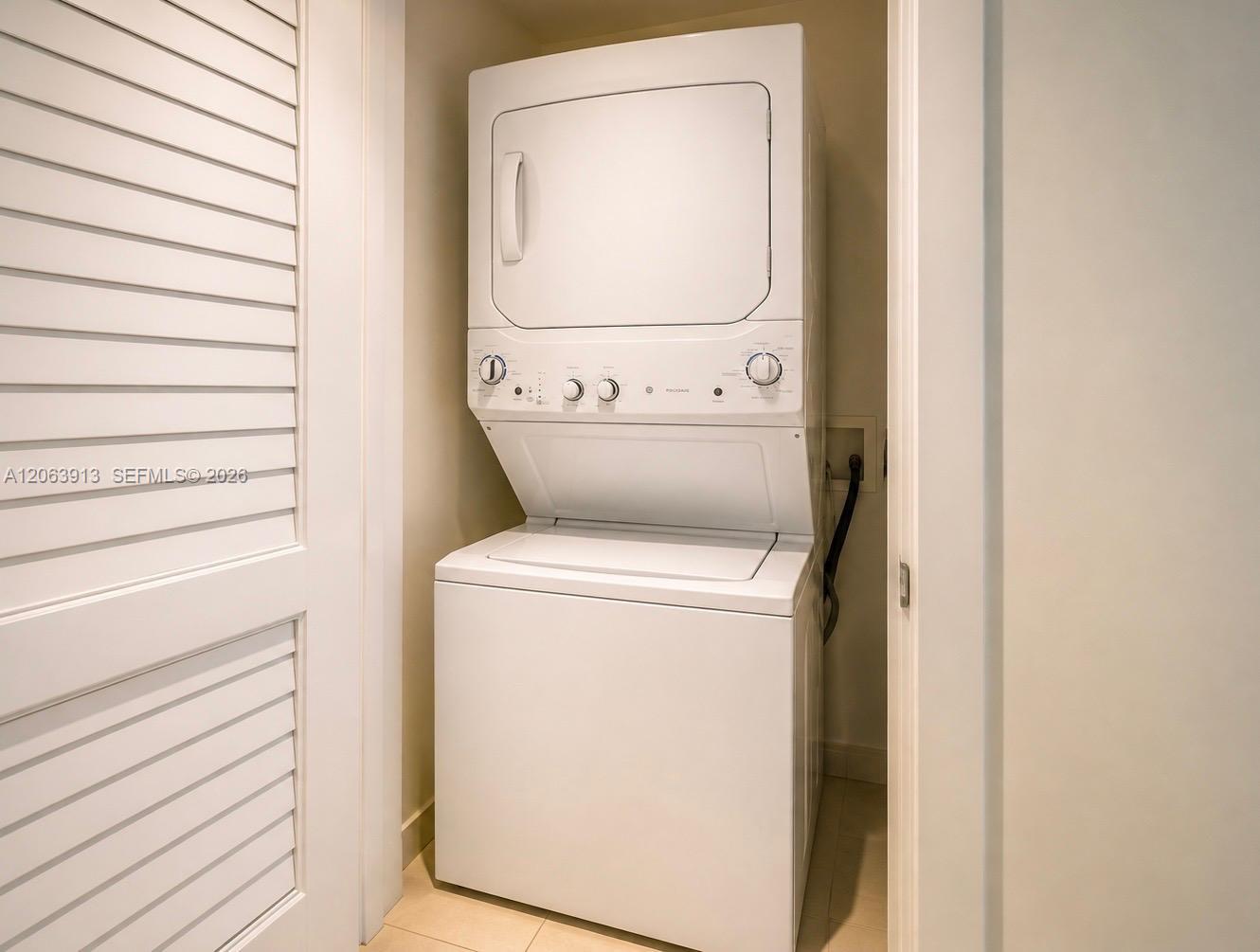 1812 1 / 1 869 sq. ft. $ 2026-08-02 0 foto