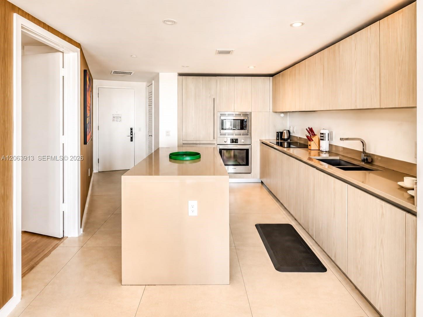 1812 1 / 1 869 sq. ft. $ 2026-08-02 0 foto