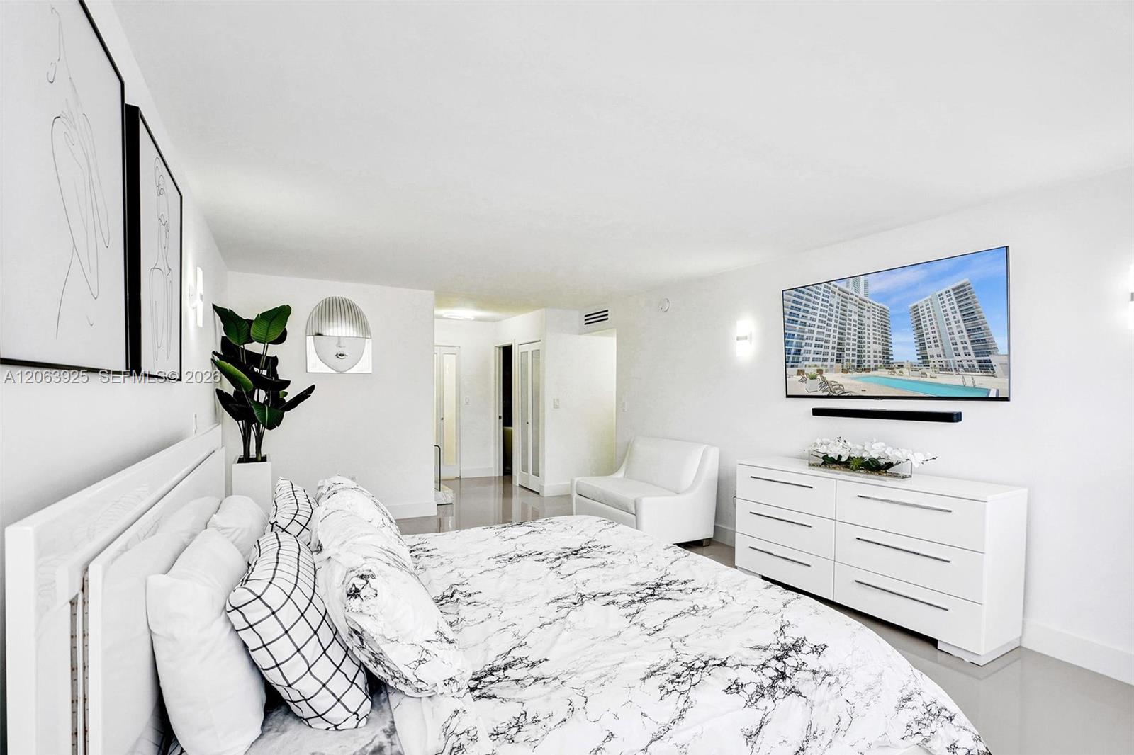 Photo of 2751 Ocean Dr  #301S, Hollywood, Florida, 33019 - 