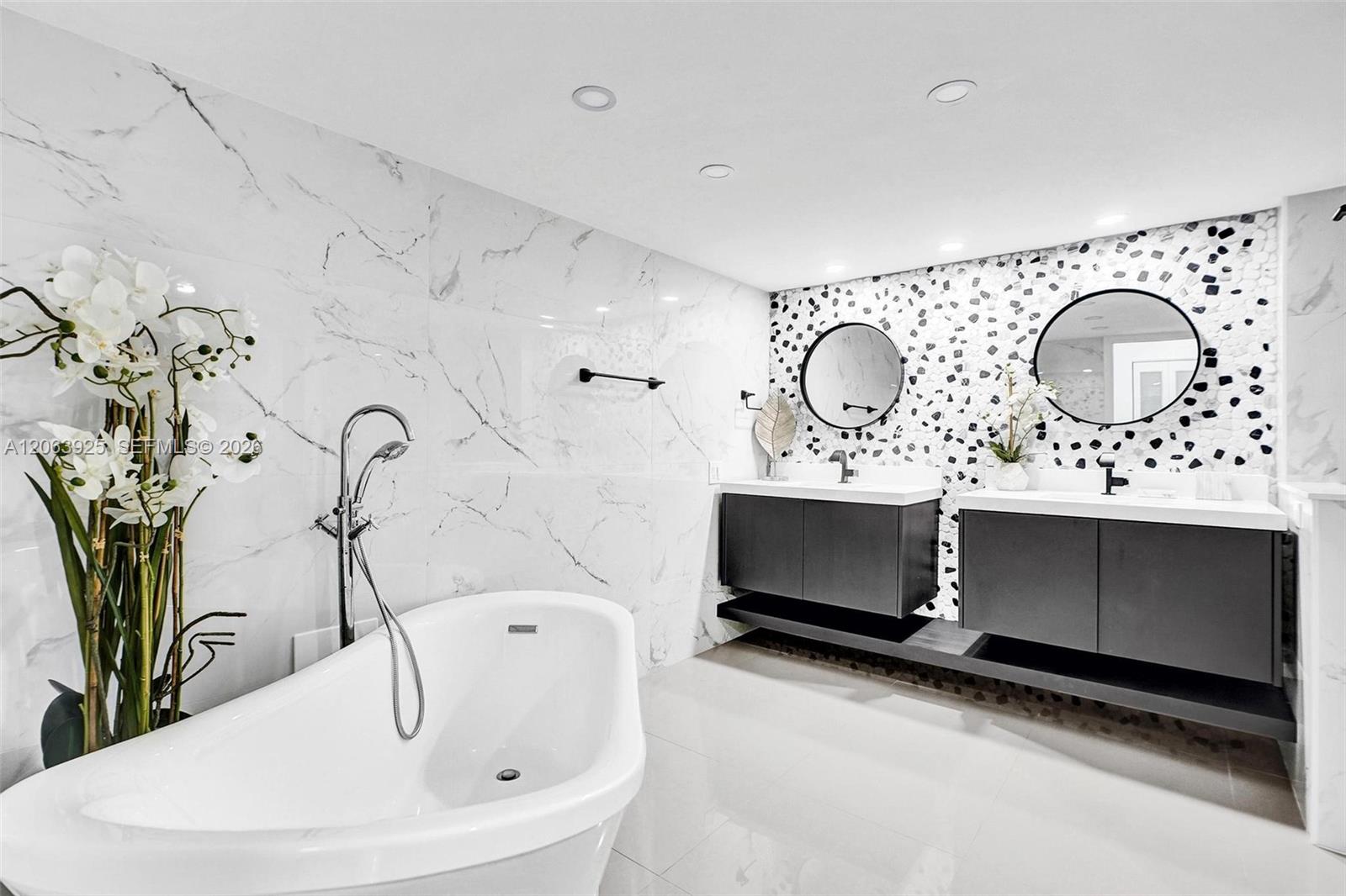 Photo of 2751 Ocean Dr  #301S, Hollywood, Florida, 33019 - 