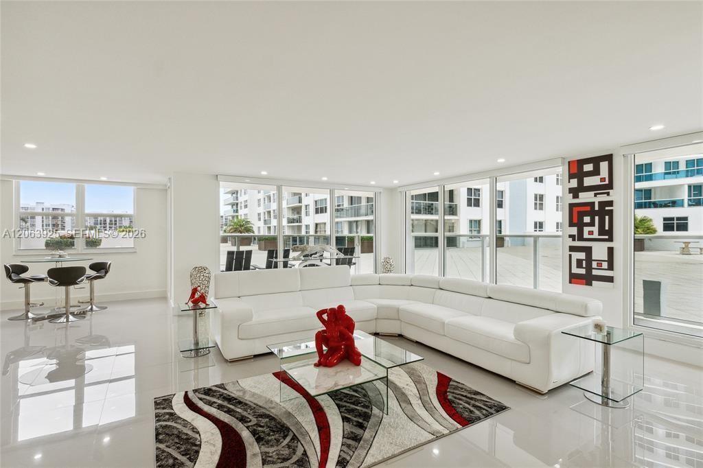 Photo of 2751 Ocean Dr  #301S, Hollywood, Florida, 33019 - 