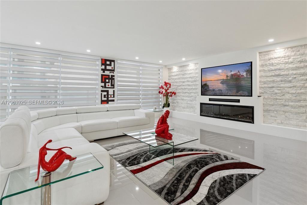 Photo of 2751 Ocean Dr  #301S, Hollywood, Florida, 33019 - 