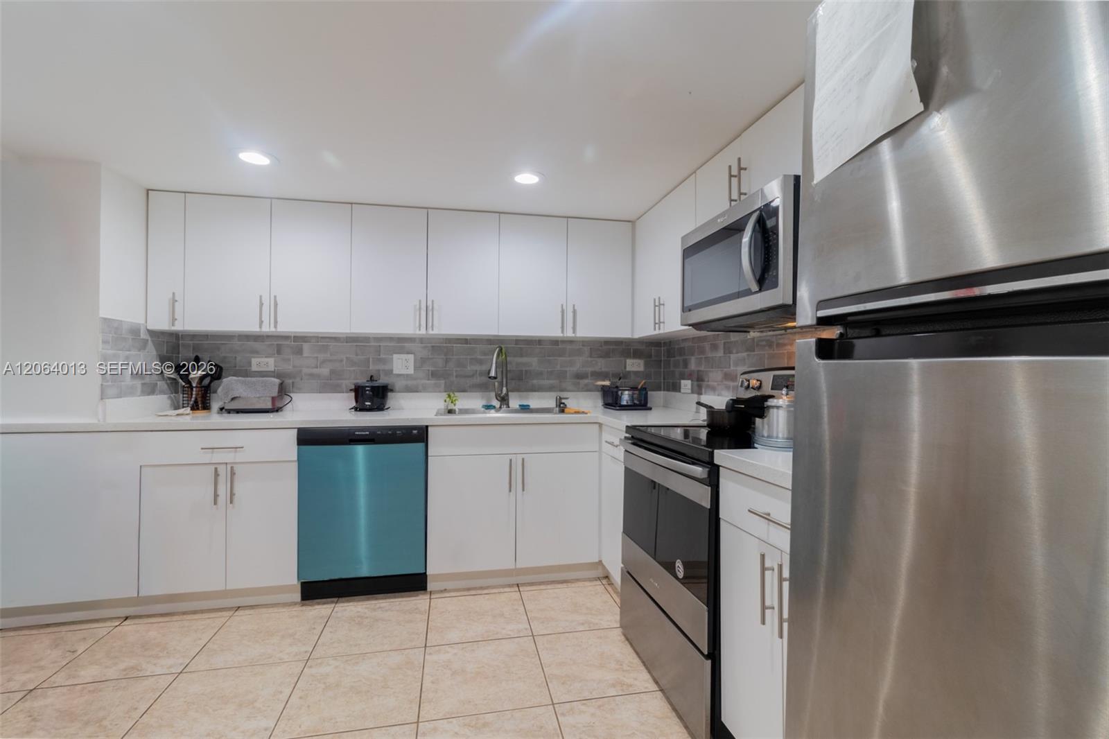 Ver detalles 808 2 / 2 1087 sq. ft. $ 2026-08-02 0 foto