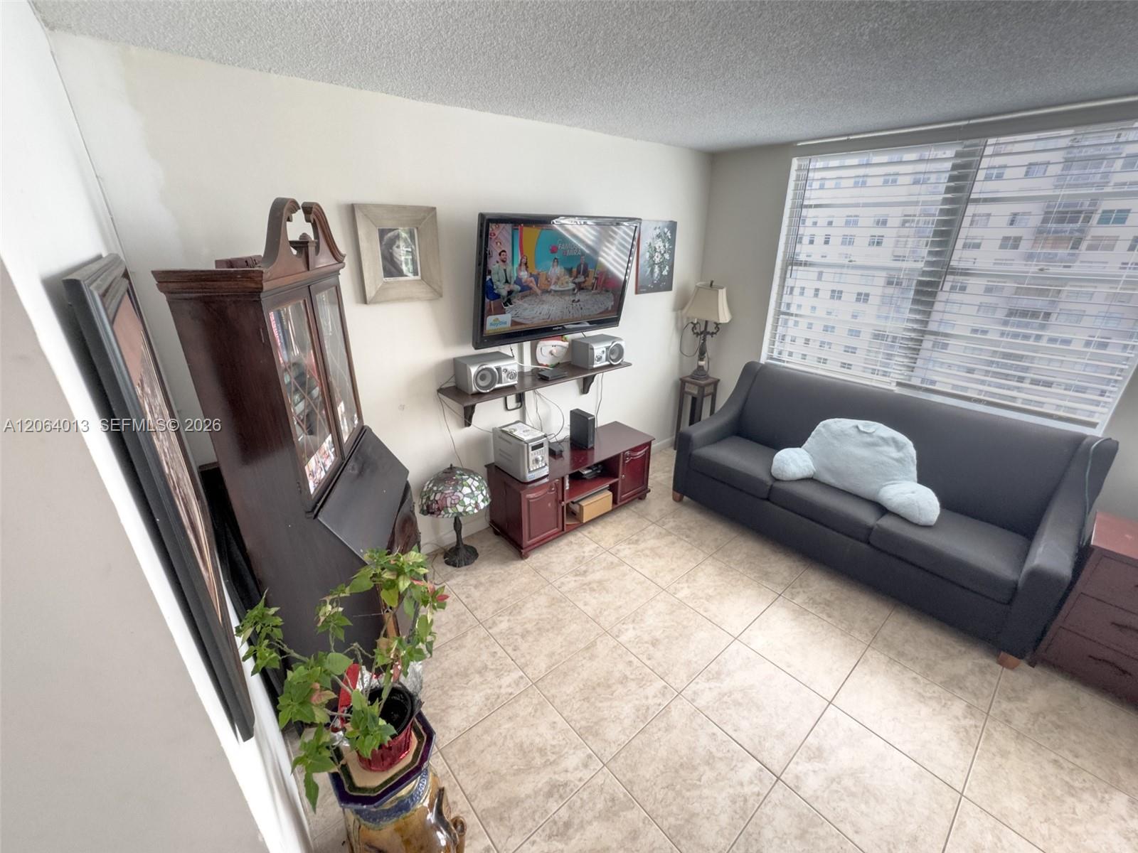 Ver detalles 808 2 / 2 1087 sq. ft. $ 2026-08-02 0 foto