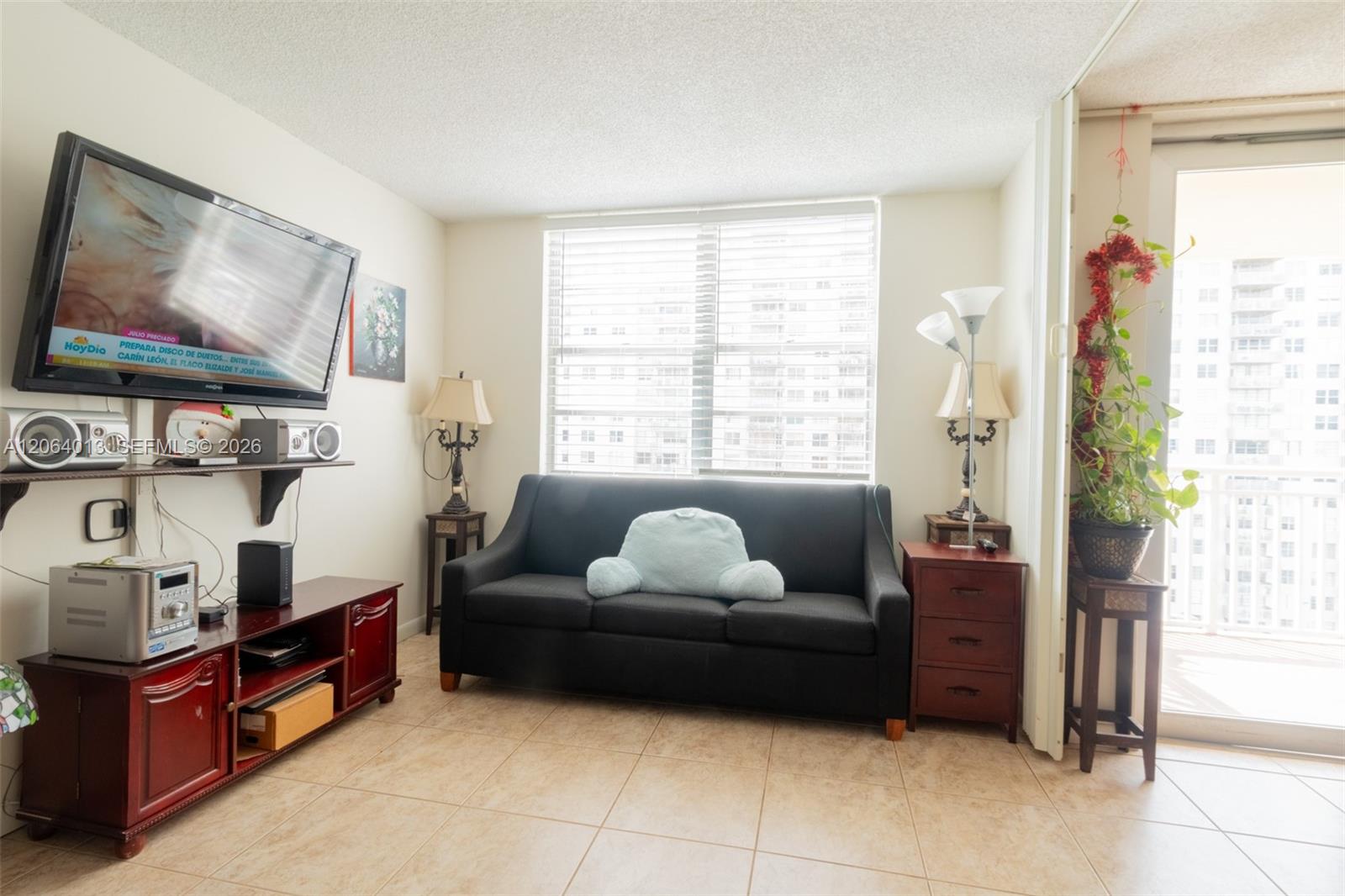 Ver detalles 808 2 / 2 1087 sq. ft. $ 2026-08-02 0 foto