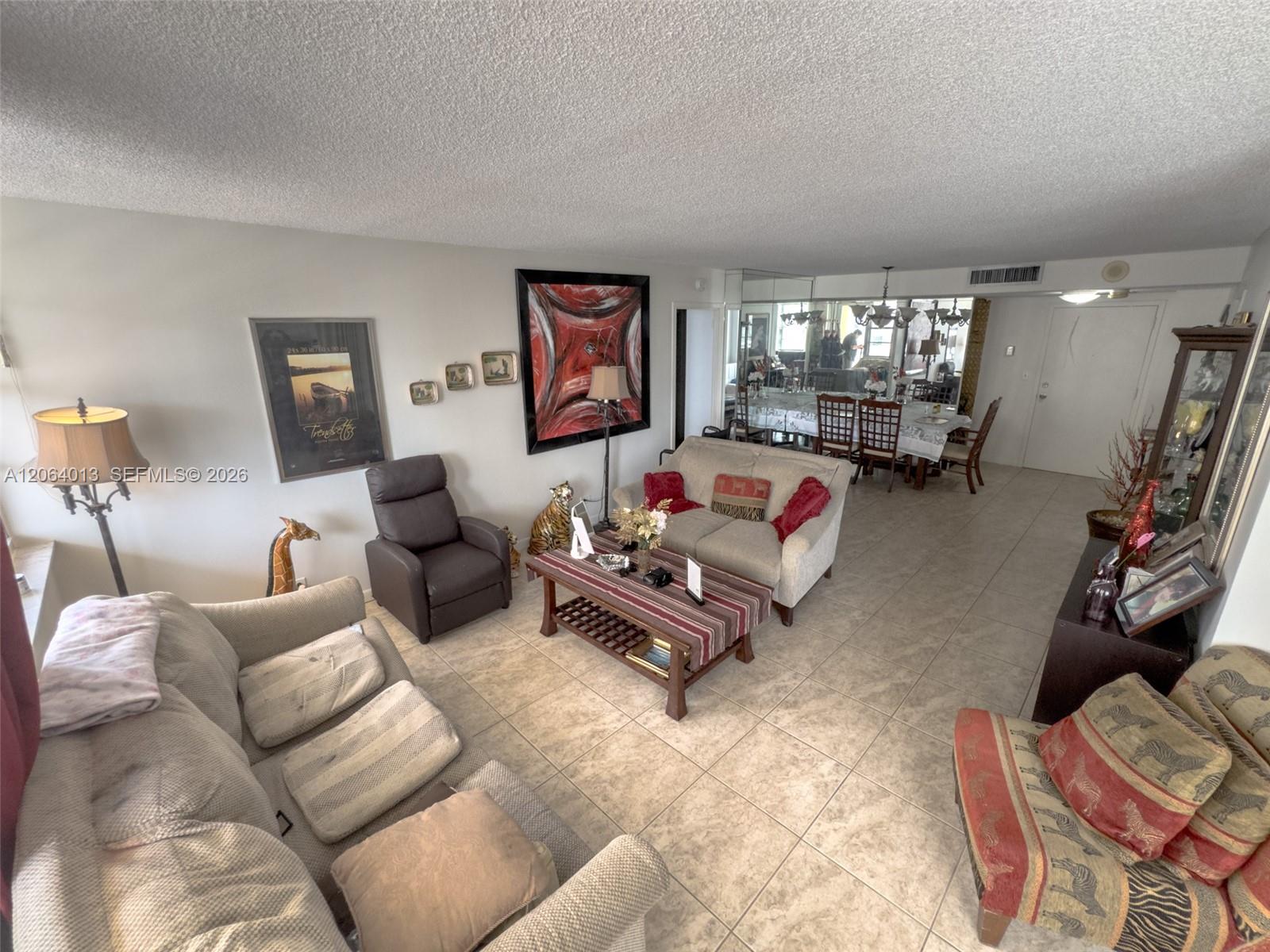 Ver detalles 808 2 / 2 1087 sq. ft. $ 2026-08-02 0 foto