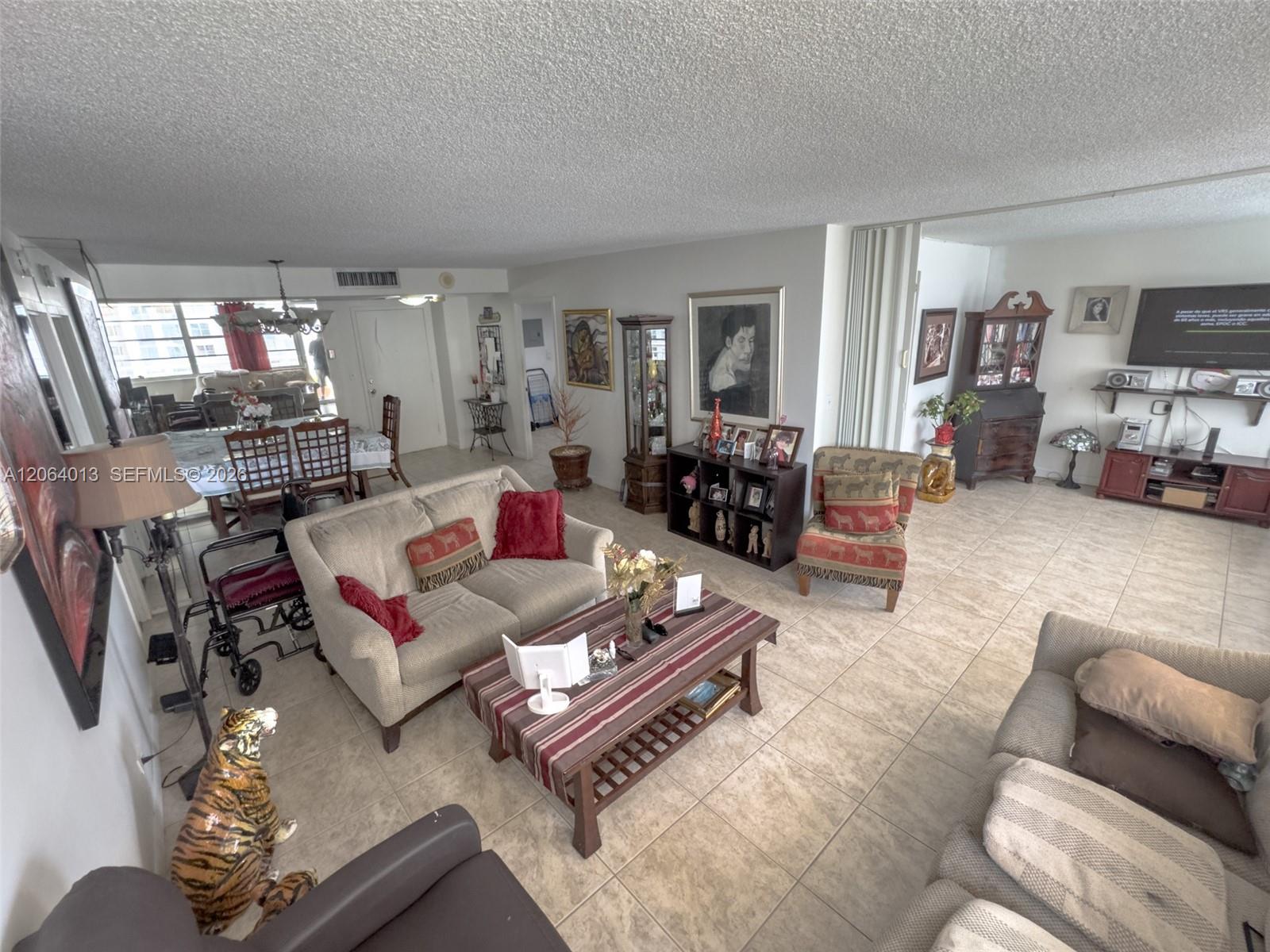 Ver detalles 808 2 / 2 1087 sq. ft. $ 2026-08-02 0 foto