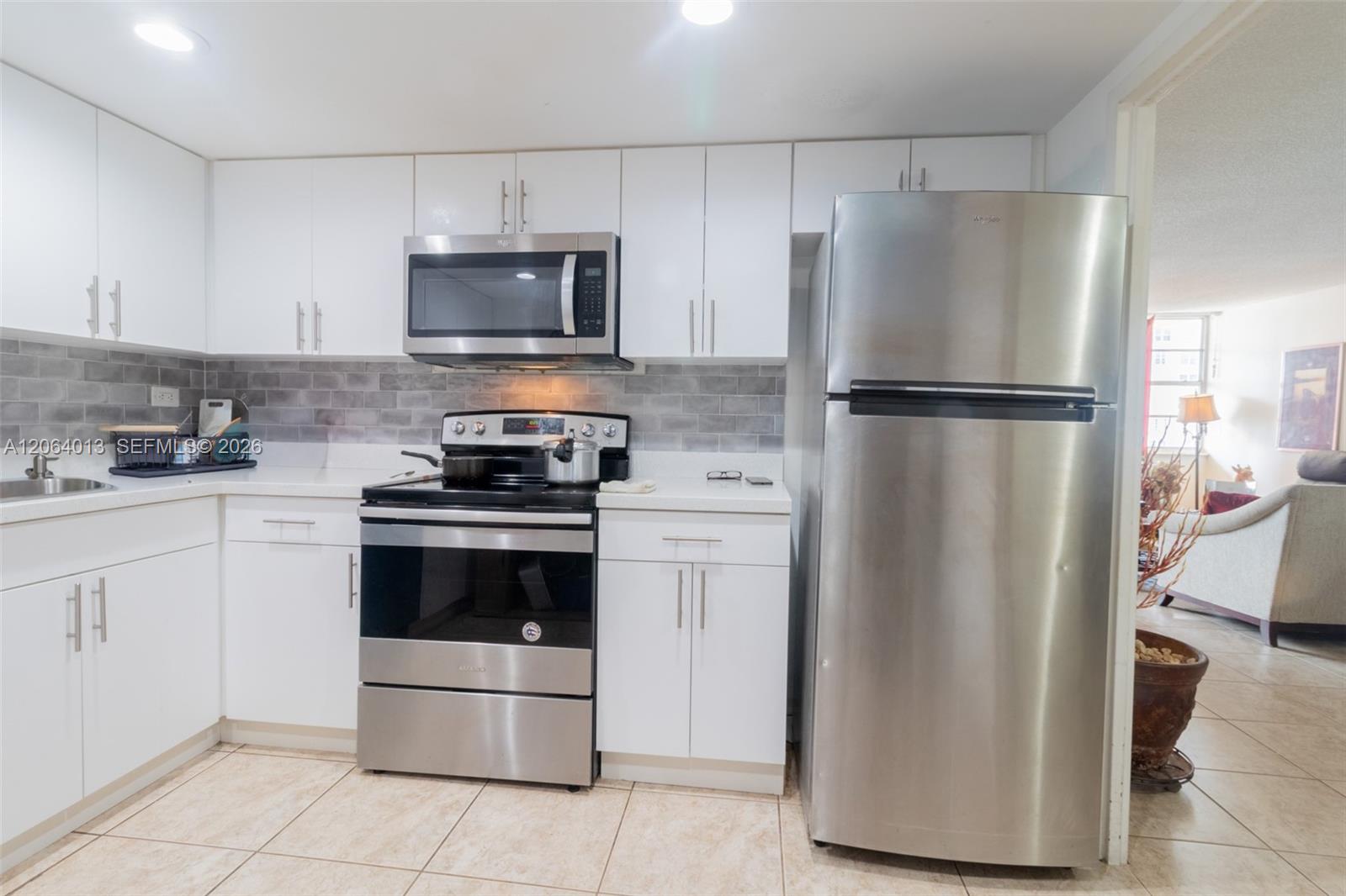 Ver detalles 808 2 / 2 1087 sq. ft. $ 2026-08-02 0 foto